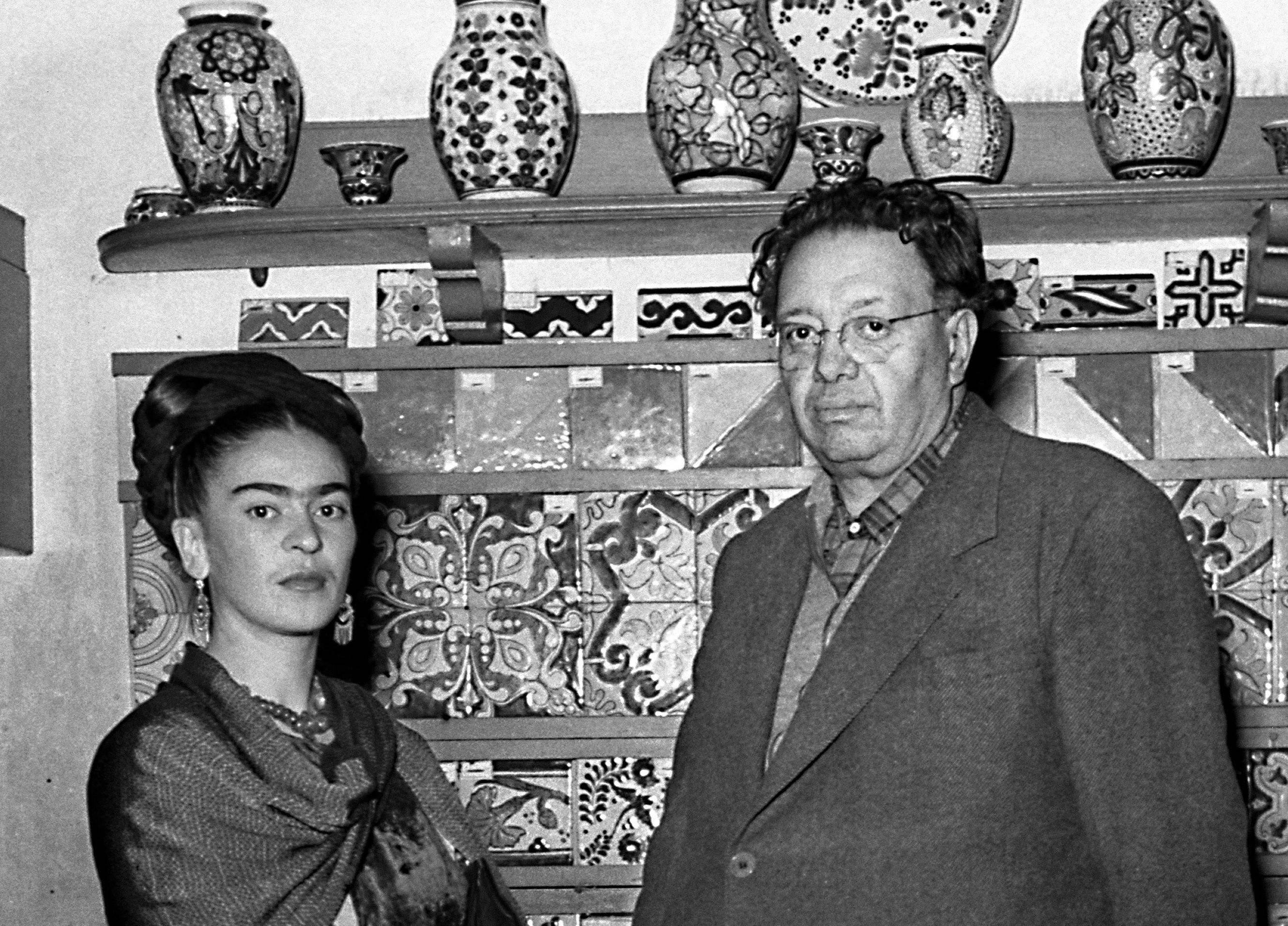 Frida Kahlo und Diego Rivera, Coyoacán, 1943. Schwarz-Weiß-Porträt – Photograph von Leo Matiz