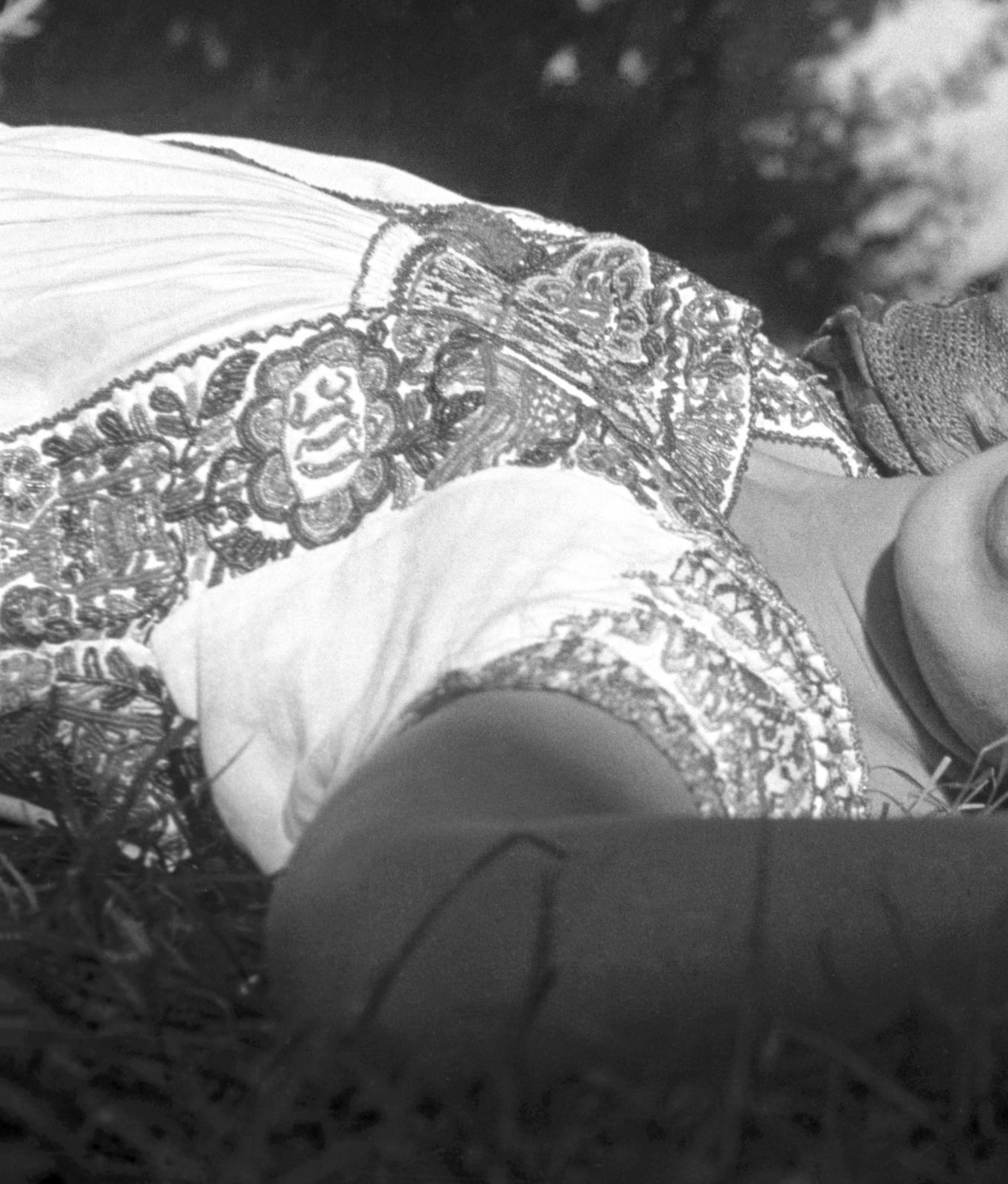Frida posing #2, Xochimilco, 1941. - Black Portrait Photograph by Leo Matiz