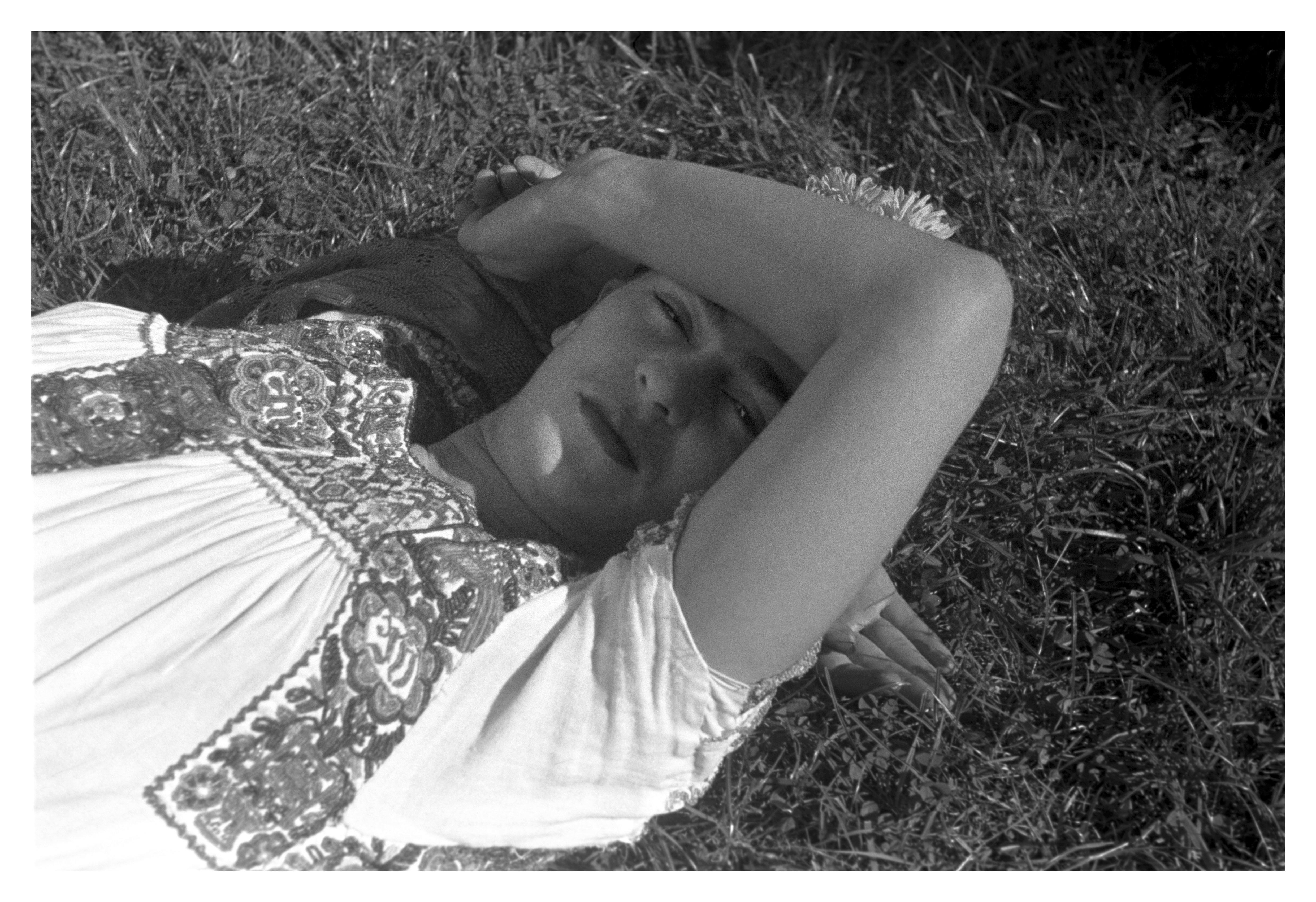 Leo Matiz Portrait Photograph - Frida posing, Xochimilco, 1941.