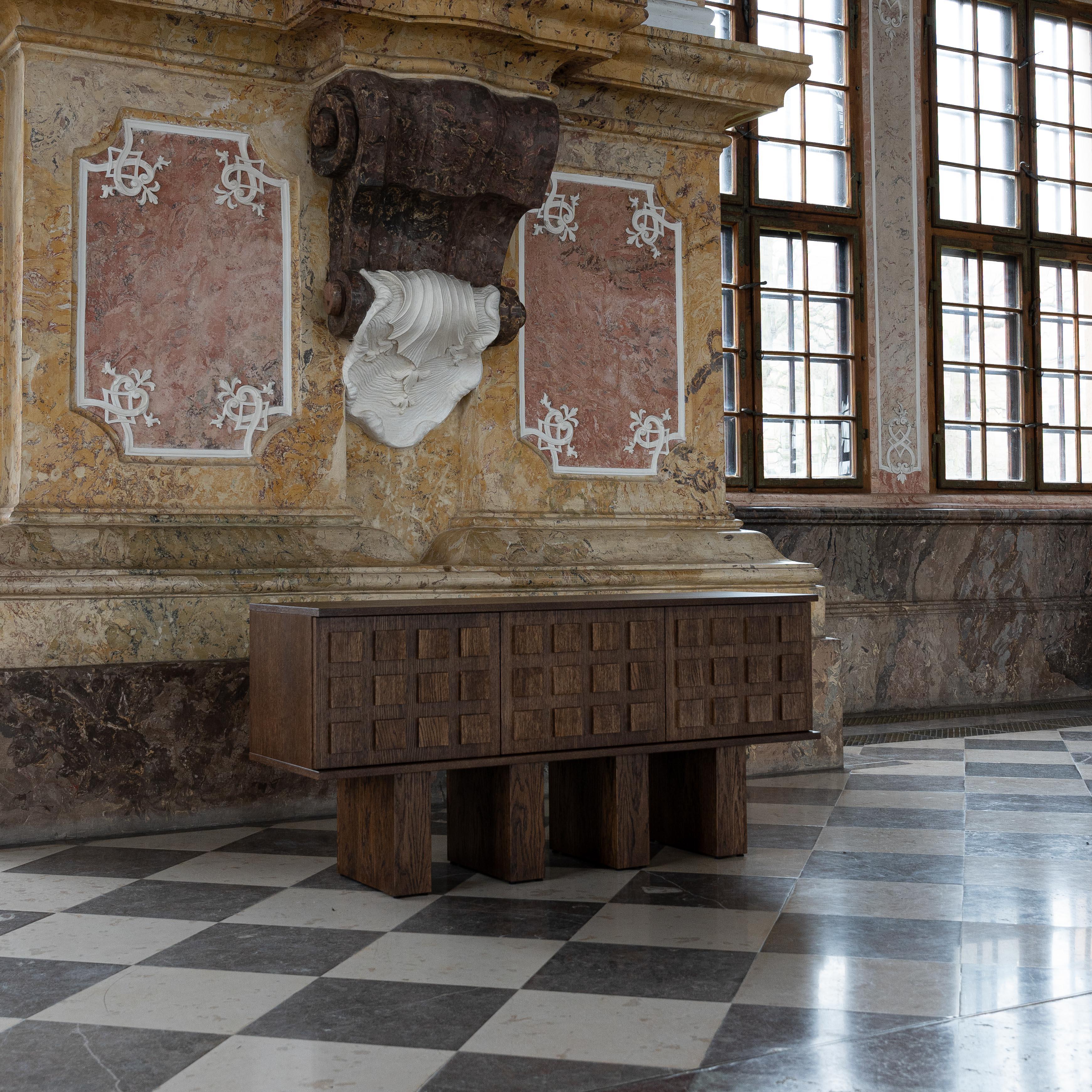 Postmoderne Buffet moyen Leo par Pastform en vente