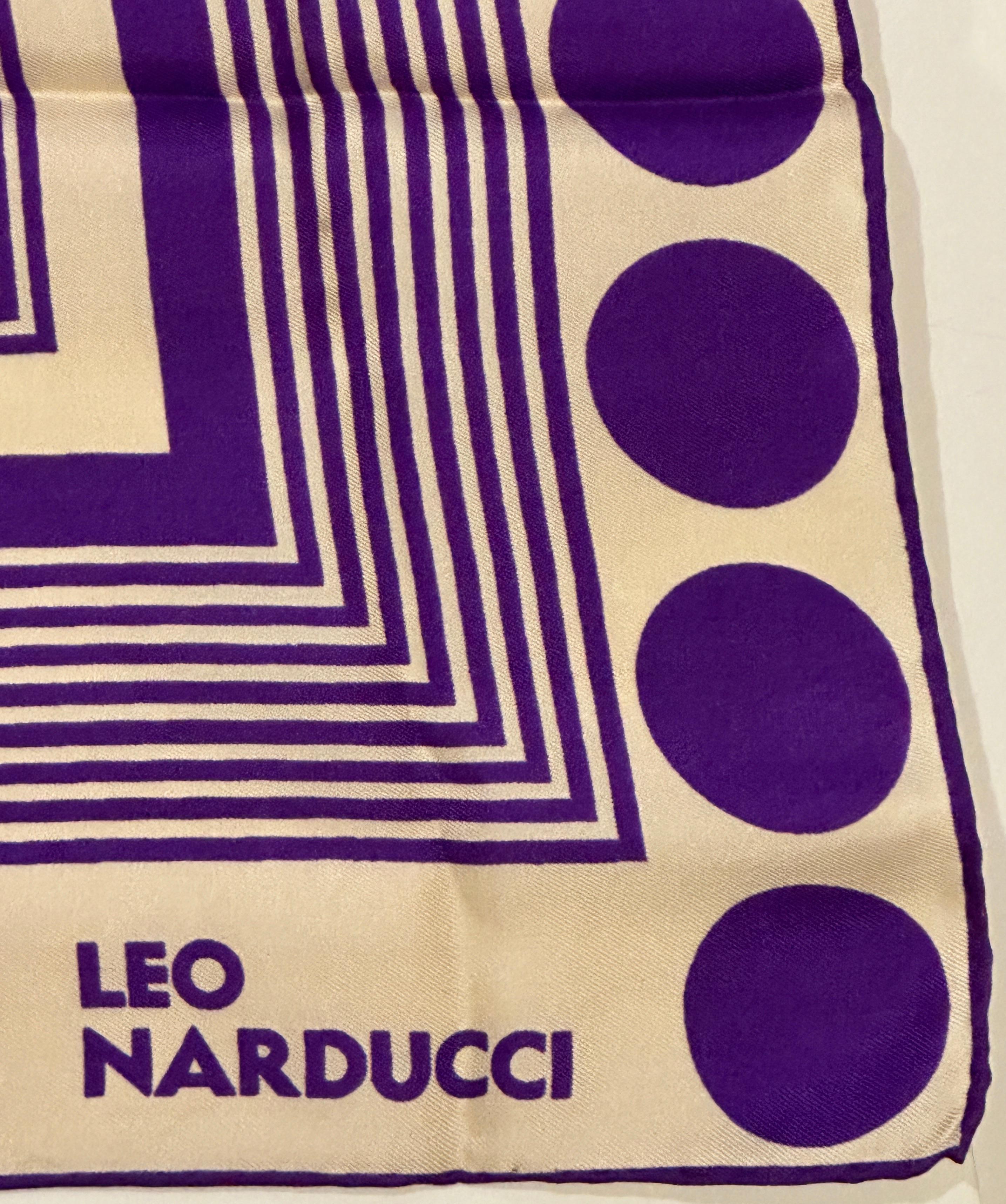 Foulard en soie abstrait merveilleusement audacieux en ivoire vif et violet riche de Leo Narducci en vente 10