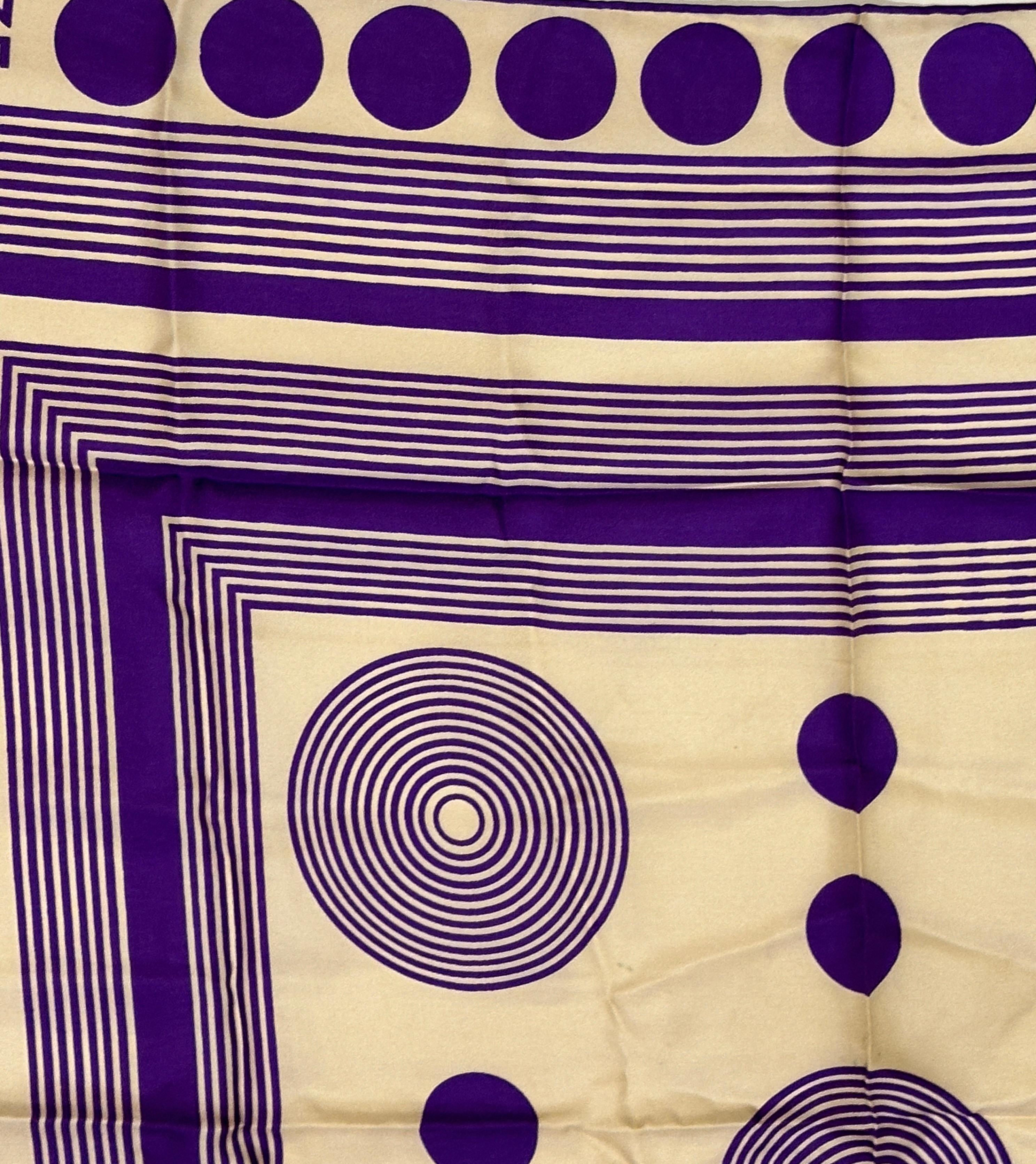 Foulard en soie abstrait merveilleusement audacieux en ivoire vif et violet riche de Leo Narducci Unisexe en vente