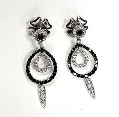 Pendientes Leo Pizzo de oro blanco de 18 quilates con diamantes blancos y negros