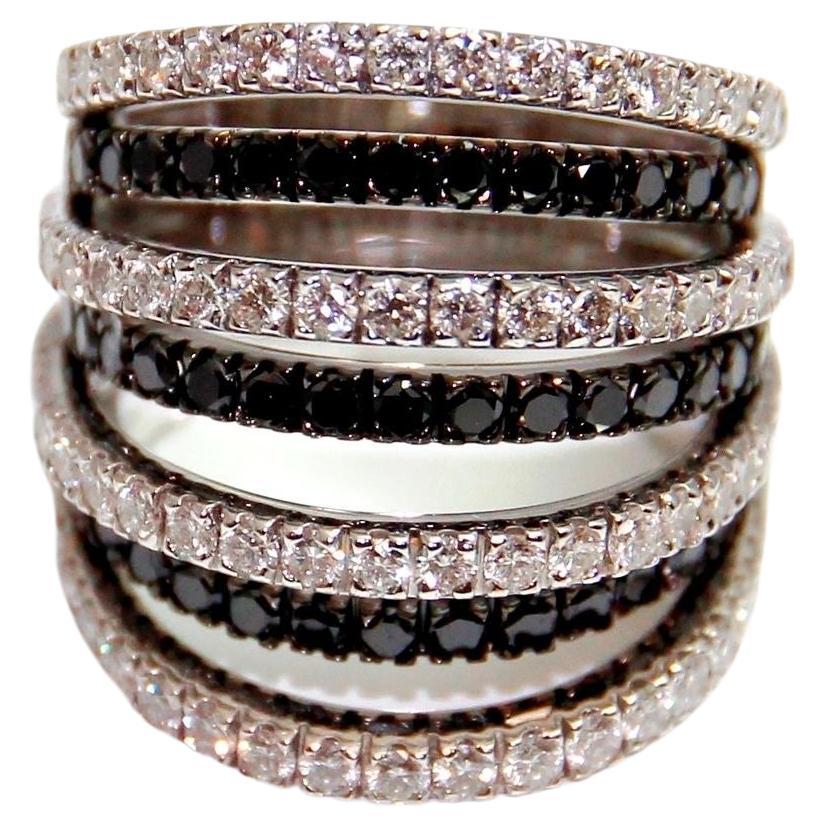 Anillo Leo Pizzo de oro blanco de 18 quilates con diamantes blancos y negros