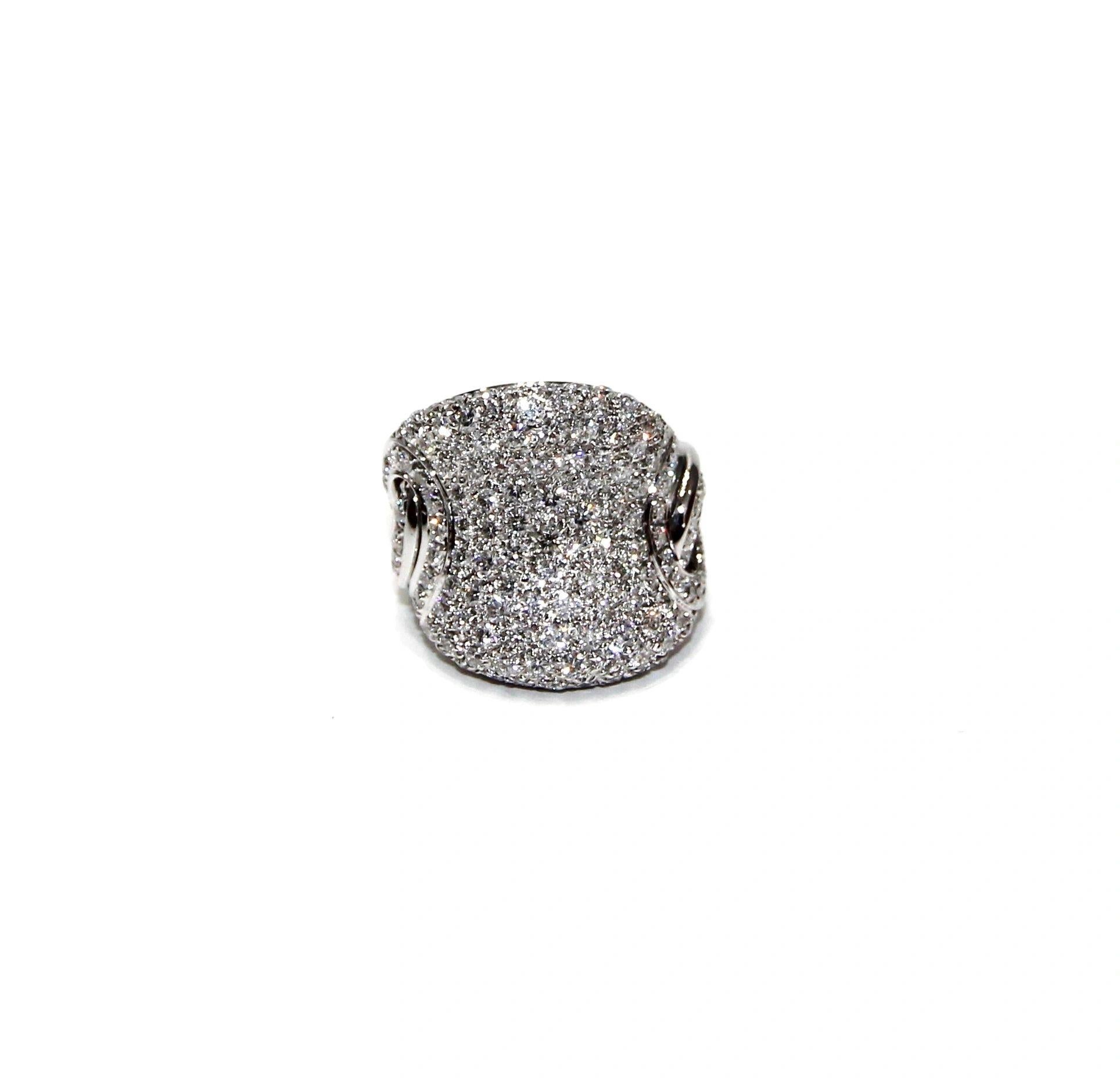 Leo Pizzo 18K White Gold Diamond Pave Ring
Diamond: 3.04ctw
Color: G-H
Clarity: VS1/VS2
Ring size: 6
SKU: LPO01327
Retail price: $17,695.00