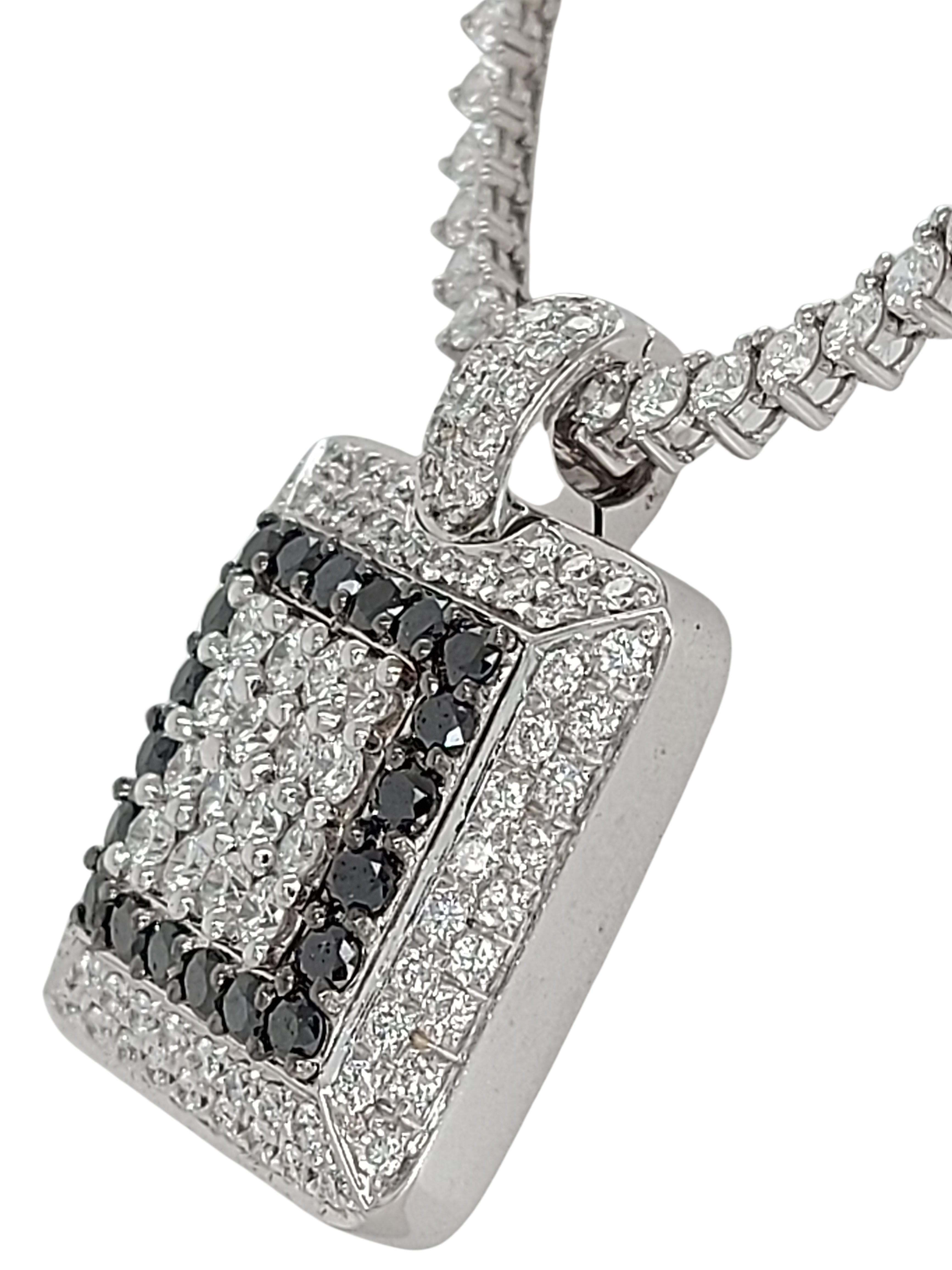 Leo Pizzo 18kt white gold necklace with 12.04 carat black and white diamonds.

Diamonds: together circa 12.04 carat brilliant cut diamonds

Material: 18kt white gold

Measurements: Pendant: 23.2 mm x 30.2 mm, Diamond string necklace is 40 cm
