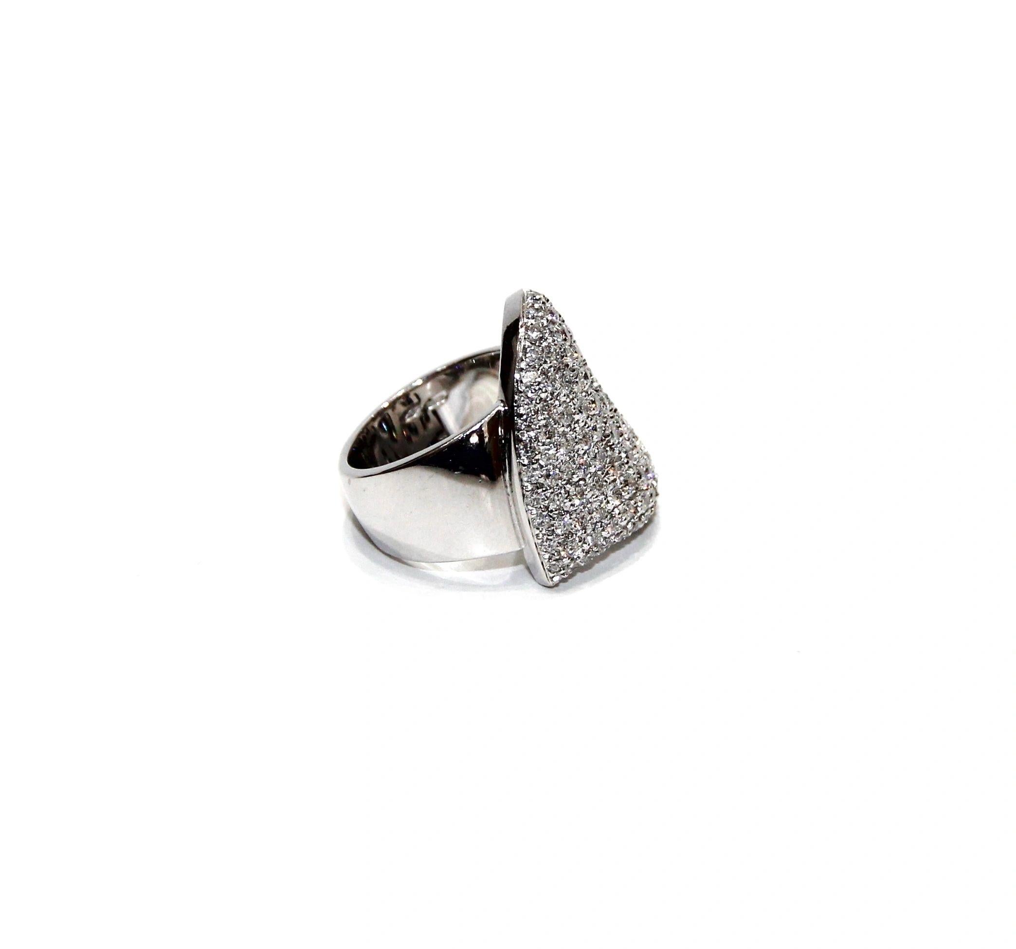 Moderne Leo Pizzo Bague en forme de cœur avec diamants en vente