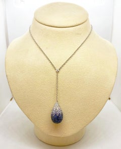 Leo Pizzo Ciondolo a goccia in oro bianco da 4,05 carati. Zaffiro blu e diamante da 0,75 carati