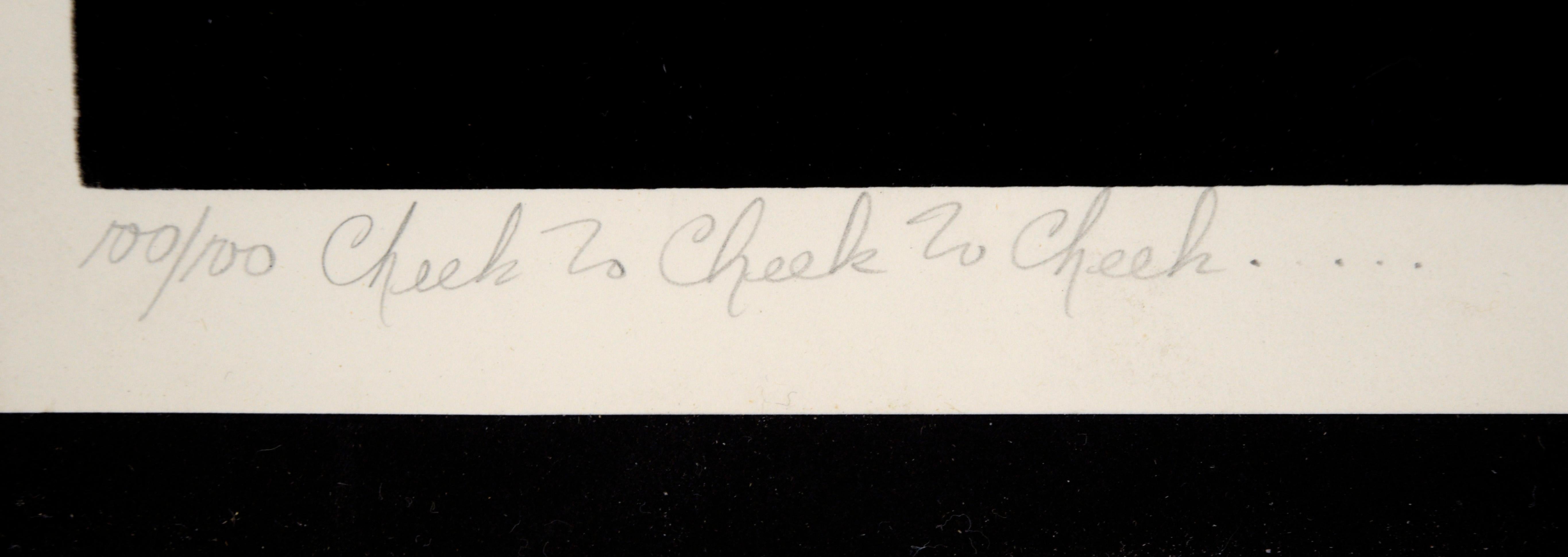 „Cheek to Cheek to Cheek...“ Aktkultur-Seidendruck auf Papier (#100/100) im Angebot 3