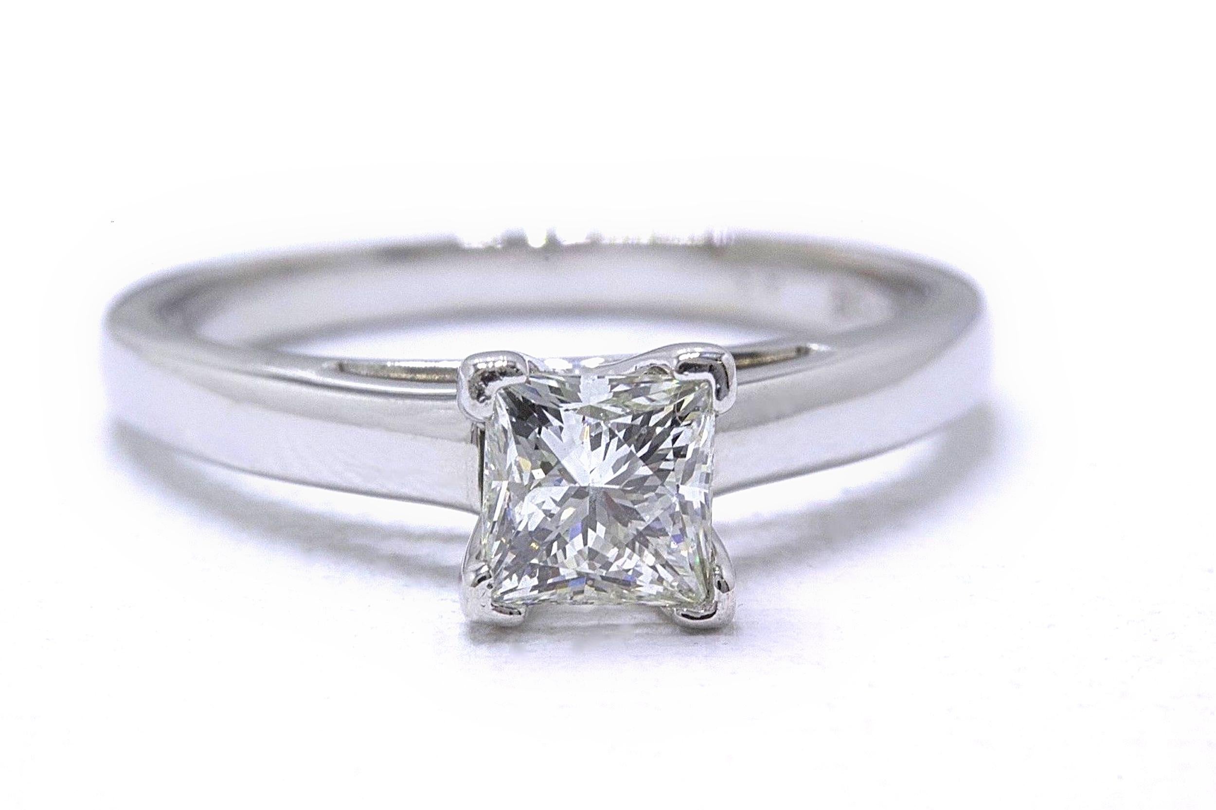 Verlobungsring mit Diamant im Prinzessinnenschliff 0,83 Karat I SI1 14k Weißgold im Zustand „Hervorragend“ im Angebot in San Diego, CA