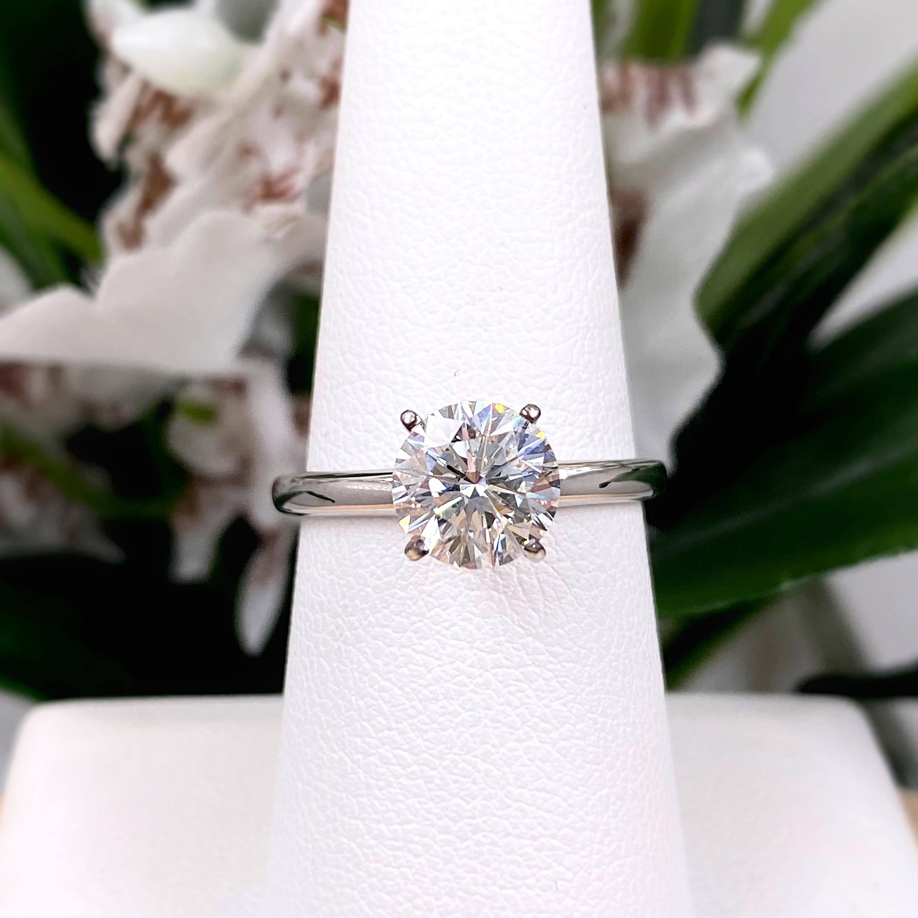 LEO Round Brilliant Diamond 1.52 Carat H SI1 Solitaire Ring 14 Karat WG PLAT In Excellent Condition For Sale In San Diego, CA