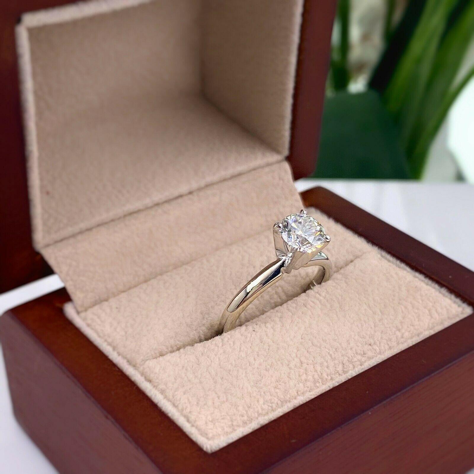 1 carat leo diamond ring