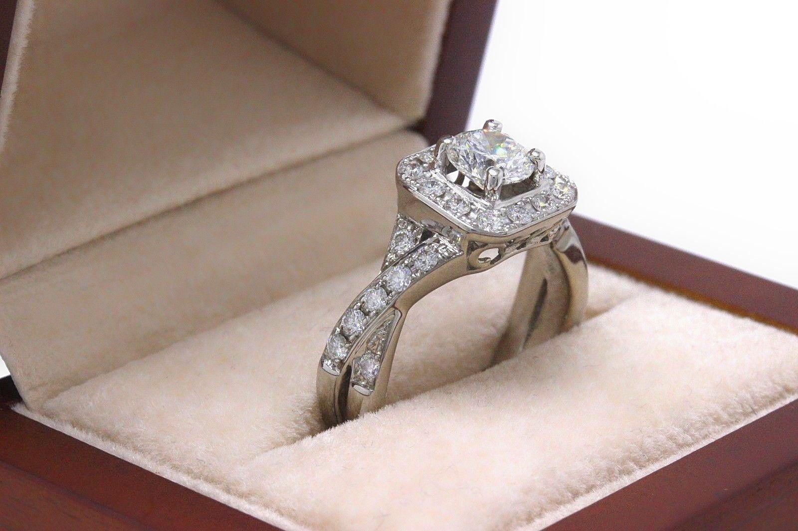 Leo Bague de fiançailles en or blanc 14 carats avec halo de diamants ronds et halo torsadé de 1,23 carat en vente 6