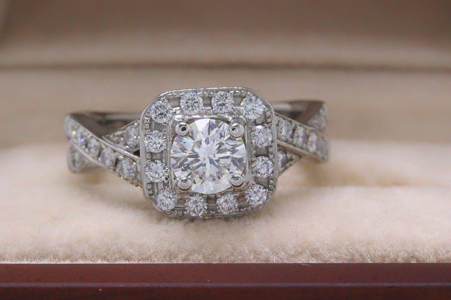 Leo Bague de fiançailles en or blanc 14 carats avec halo de diamants ronds et halo torsadé de 1,23 carat en vente 7
