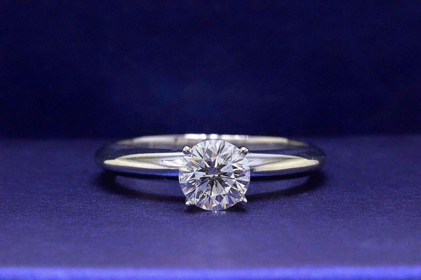 Women's Leo Round Diamond Solitaire Engagement Ring 0.67 Carat I SI1 14 Karat White Gold For Sale