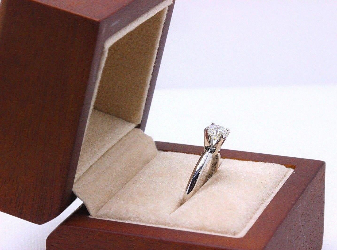 Leo Bague de fiançailles solitaire en or blanc 14 carats avec diamants ronds de 0,69 carat G SI2 en vente 6