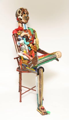Leo Sewell Escultura figurativa sentada Ensamblaje