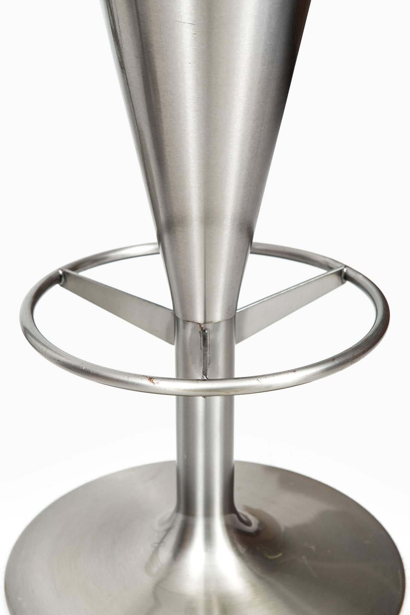 Rare ensemble de quatre tabourets de bar conçus par Leo Thafvelin. Produit par Johanson Design/One à Markaryd, Suède.