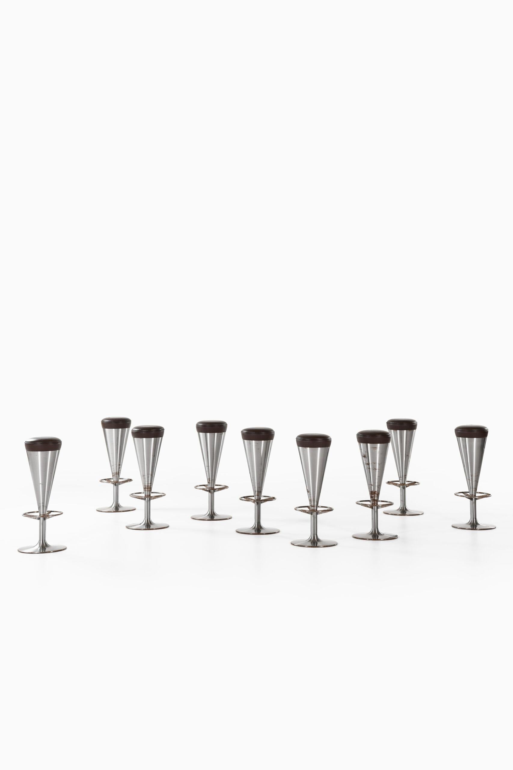 Rare ensemble de 9 tabourets de bar dessinés par Leo Thafvelin. Produit par Johanson Design/One à Markaryd, Suède.