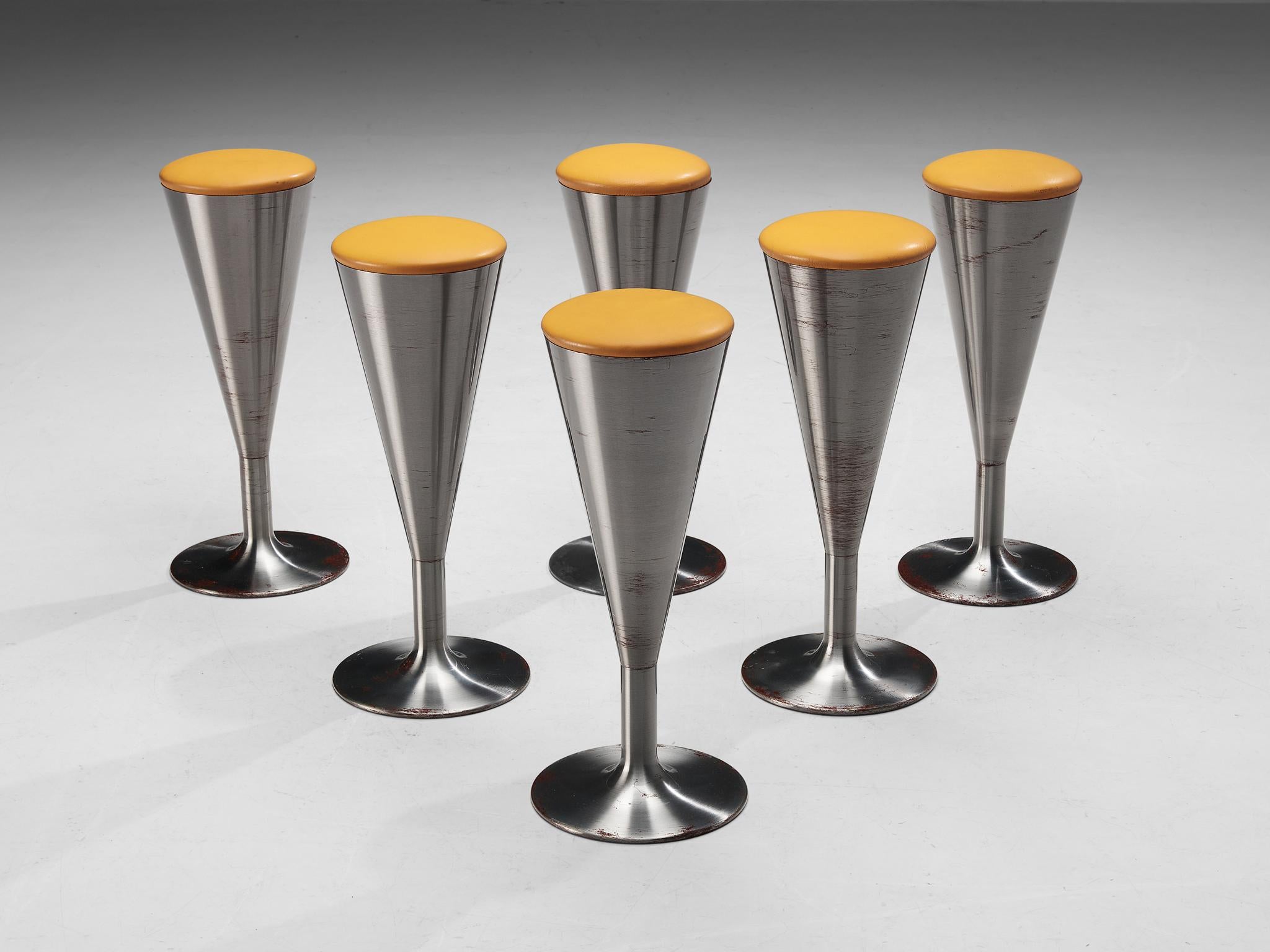 Leo Thafvelin for Johanson design, set of six bar stools, patinated steel, camel leather, Sweden, 1960s 

Set of six eccentric bar stools designed by the Swedish designer Leo Thafvelin. The stools are executed in a thick camel leather for the