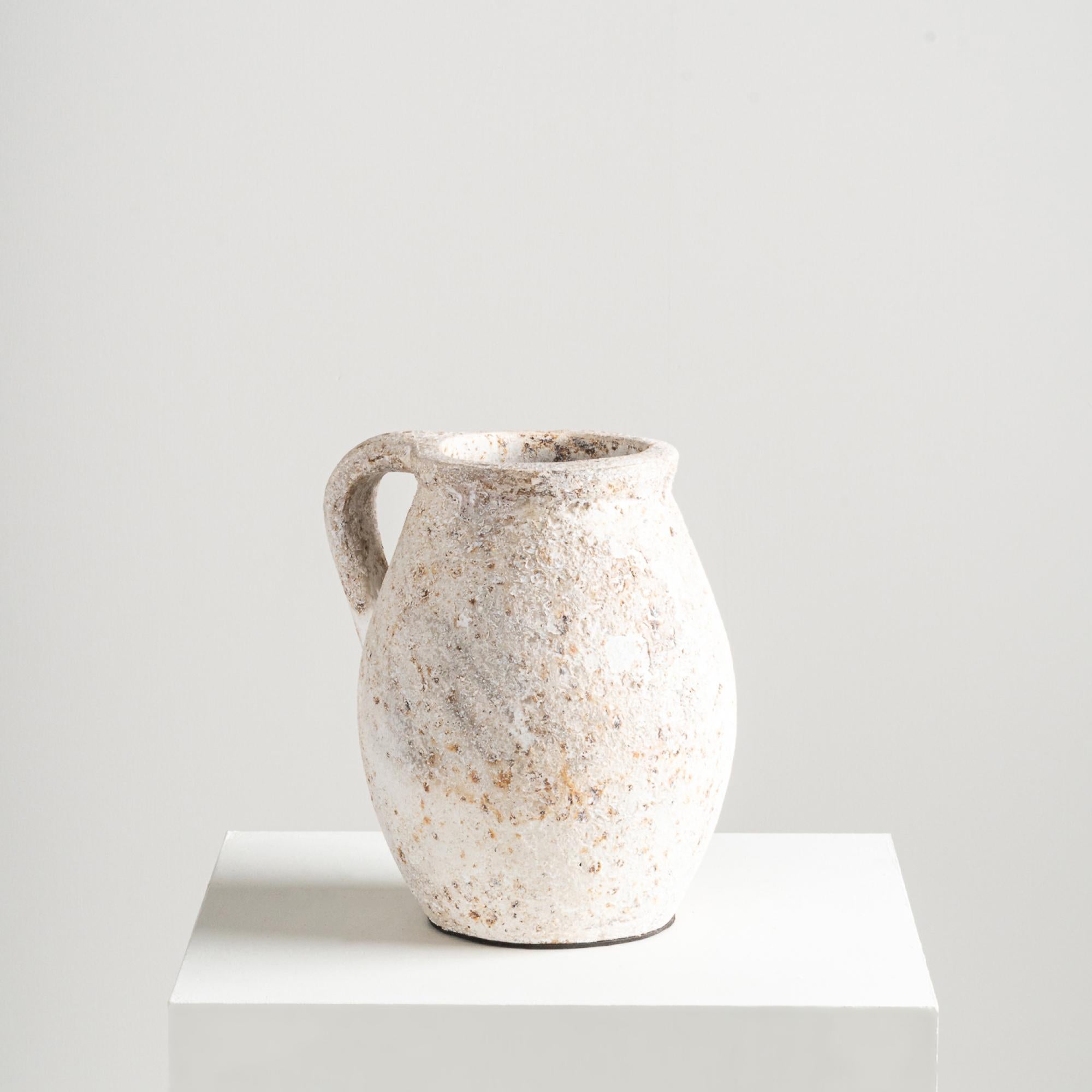 Vaso Leo, forma organica in terracotta strutturata fatta a mano in Whiting In condizioni Nuovo in vendita a New York, US