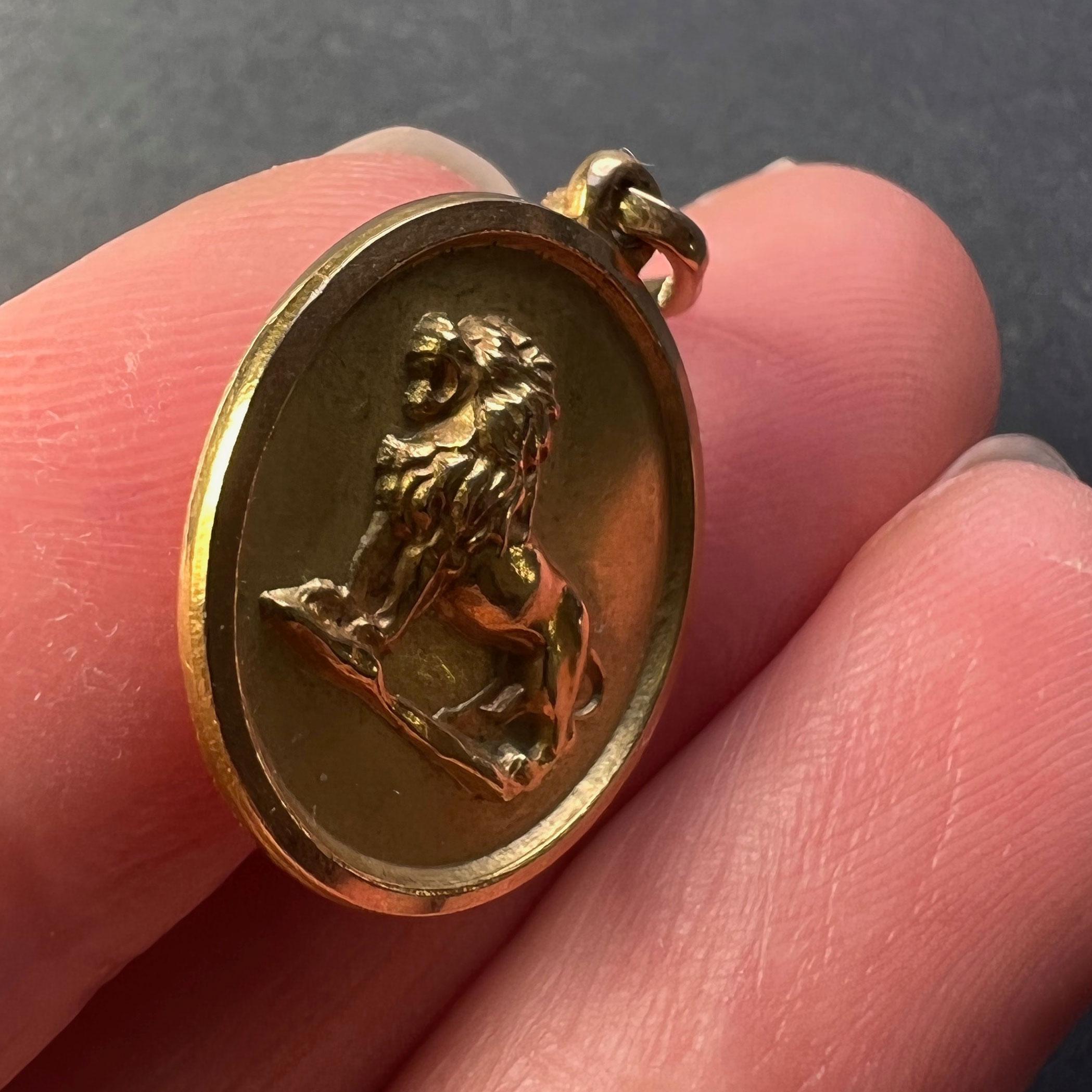 Leo Zodiac Lion 18K Yellow Gold Charm Pendant In Good Condition In London, GB