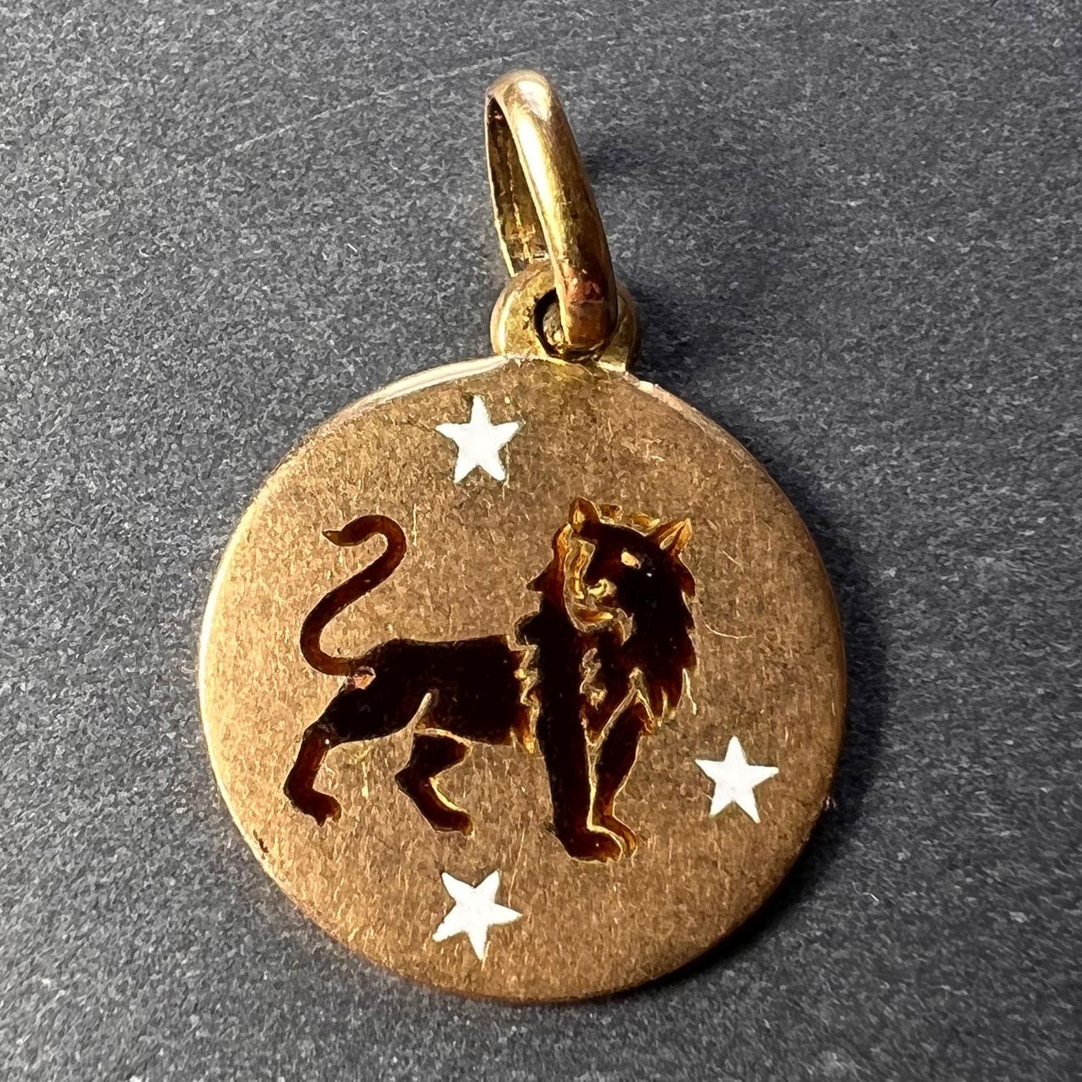 An 18 karat (18K) yellow gold charm pendant designed as the Zodiac star sign of Leo depicting an enamel lion with stars. Stamped 750 for 18 karat gold and 731MI for Italian manufacture to the reverse.
 
Dimensions: 1.7 x 1.4 x 0.1 cm (not including