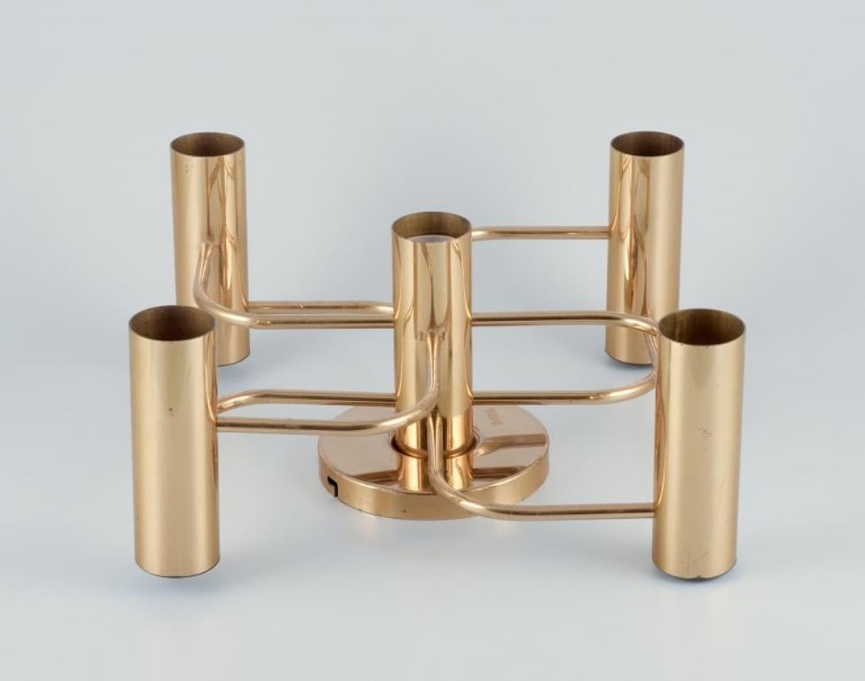 Leola, Germany. Modernist wall/ceiling lamp in brass, five arms. Sciolari style.
1980s.
Perfect condition.
Max 60 watts.
E 27.
Dimensions: D 34.7 cm x H 16.5 cm.