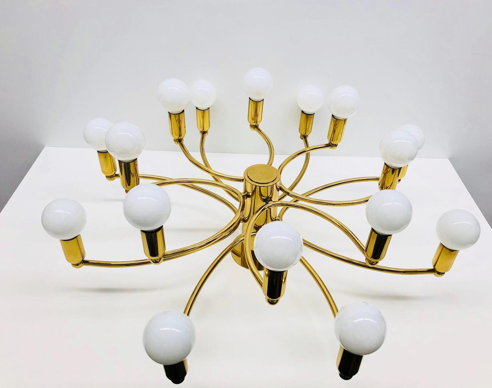 Leola Leuchten Modernist Sculptural Brass 16-Light Flush Mount, 1970s In Good Condition In Nuernberg, DE