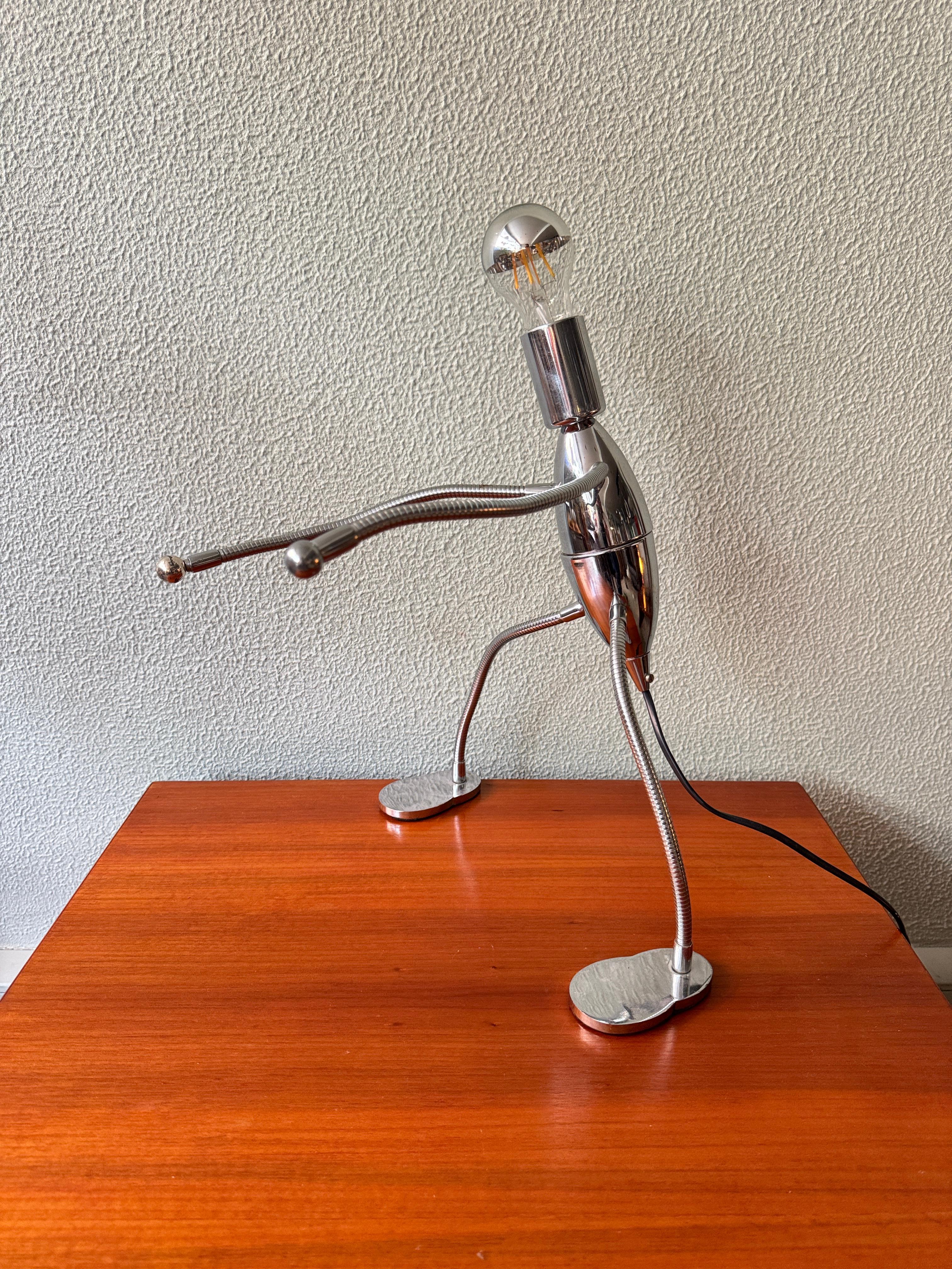 Leola Space Age Chrome Metal Sculptural Table Lamp Vintage Design 1980s Art Lamp Era espacial en venta