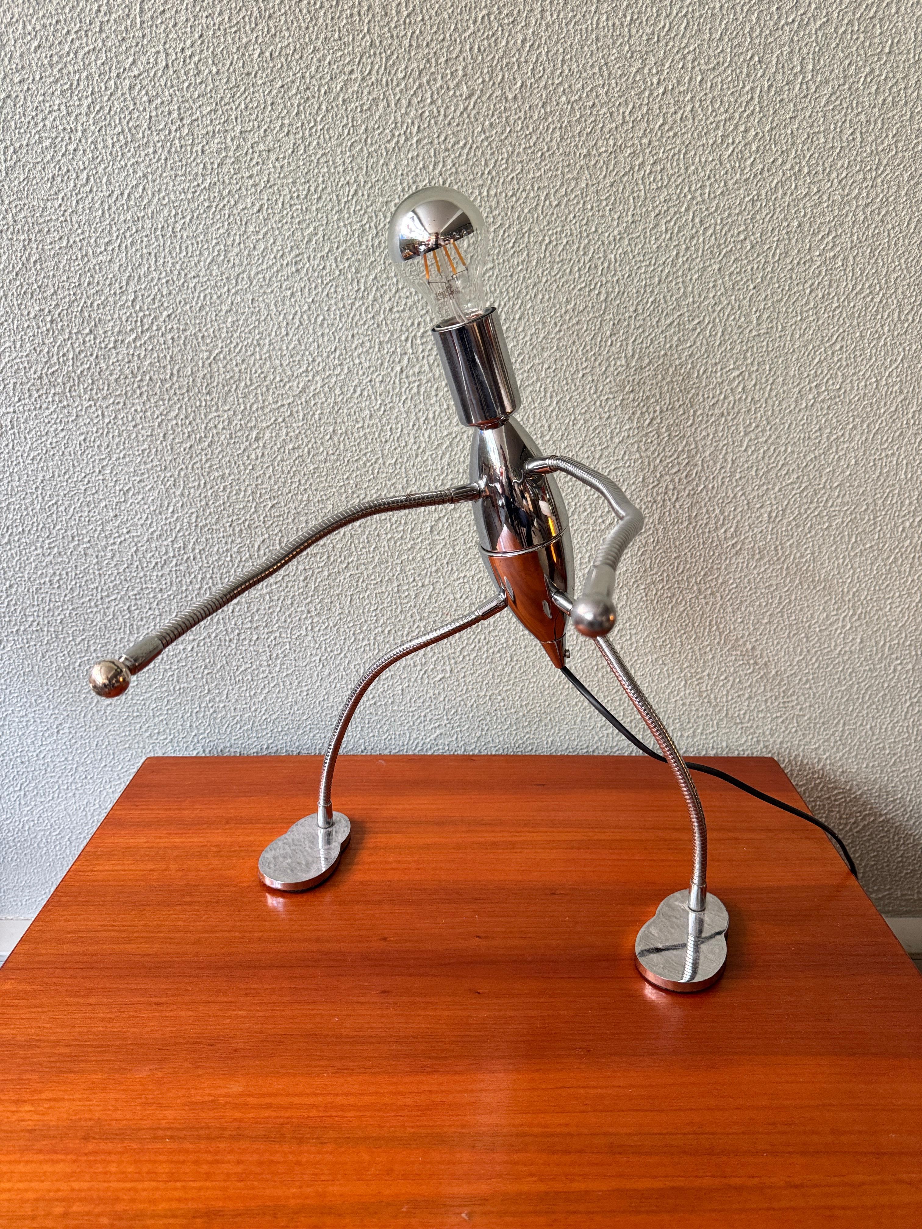 Leola Space Age Chrome Metal Sculptural Table Lamp Vintage Design 1980s Art Lamp en Bueno estado para la venta en Lisboa, PT