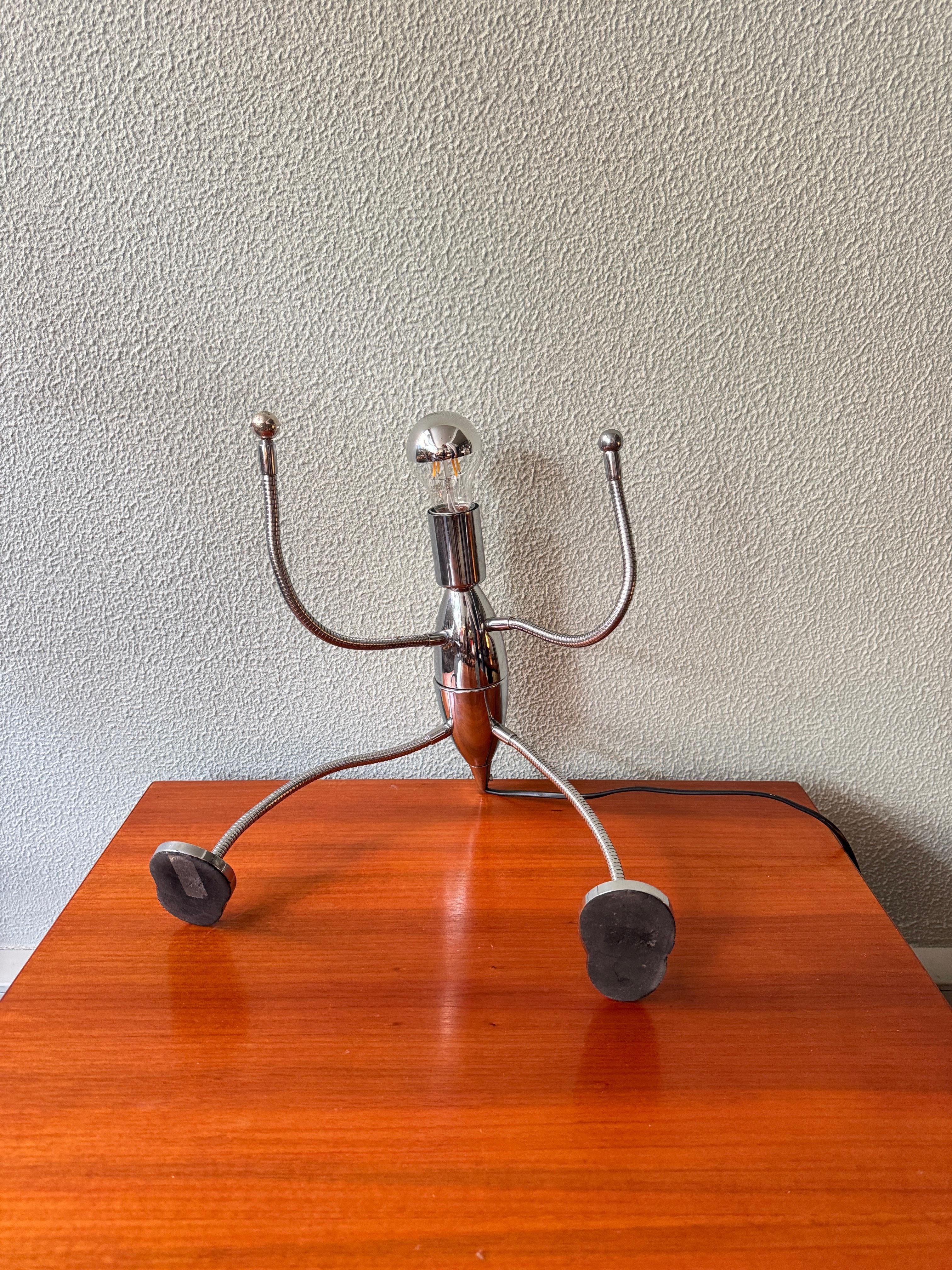 Leola Space Age Chrome Metal Sculptural Table Lamp Vintage Design 1980s Art Lamp en venta 1