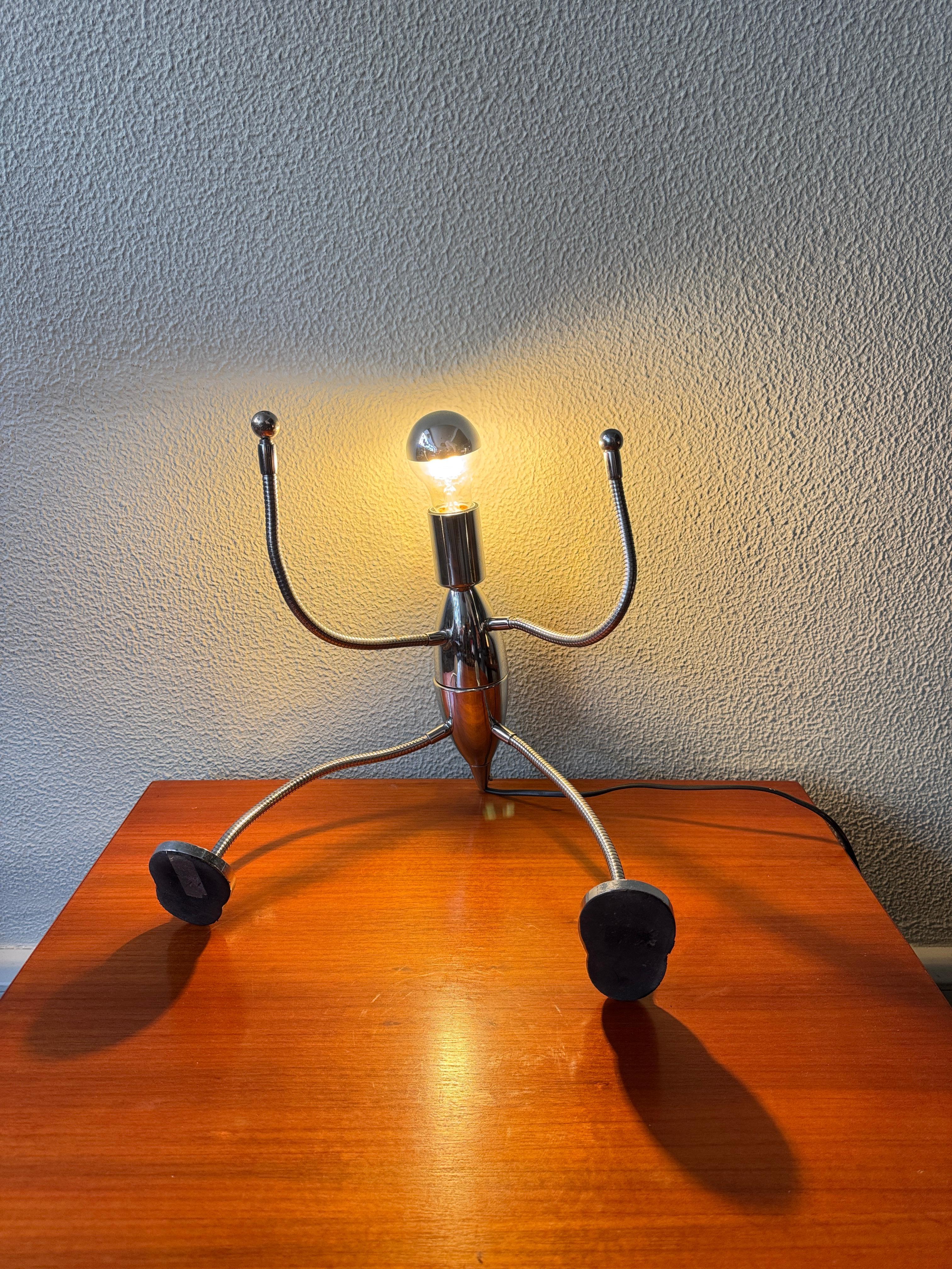 Leola Space Age Chrome Metal Sculptural Table Lamp Vintage Design 1980s Art Lamp en venta 2