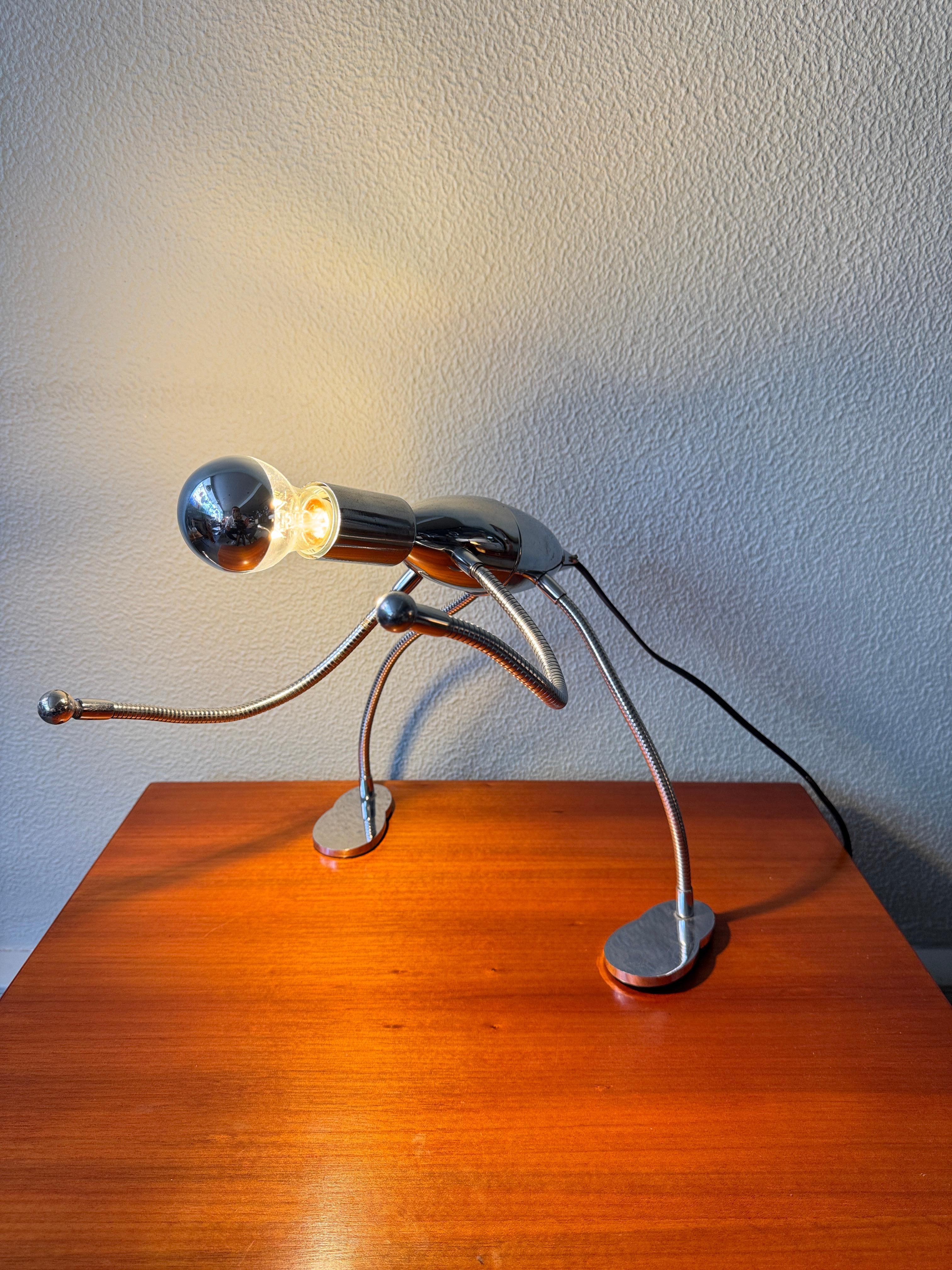 Leola Space Age Chrome Metal Sculptural Table Lamp Vintage Design 1980s Art Lamp en venta 3