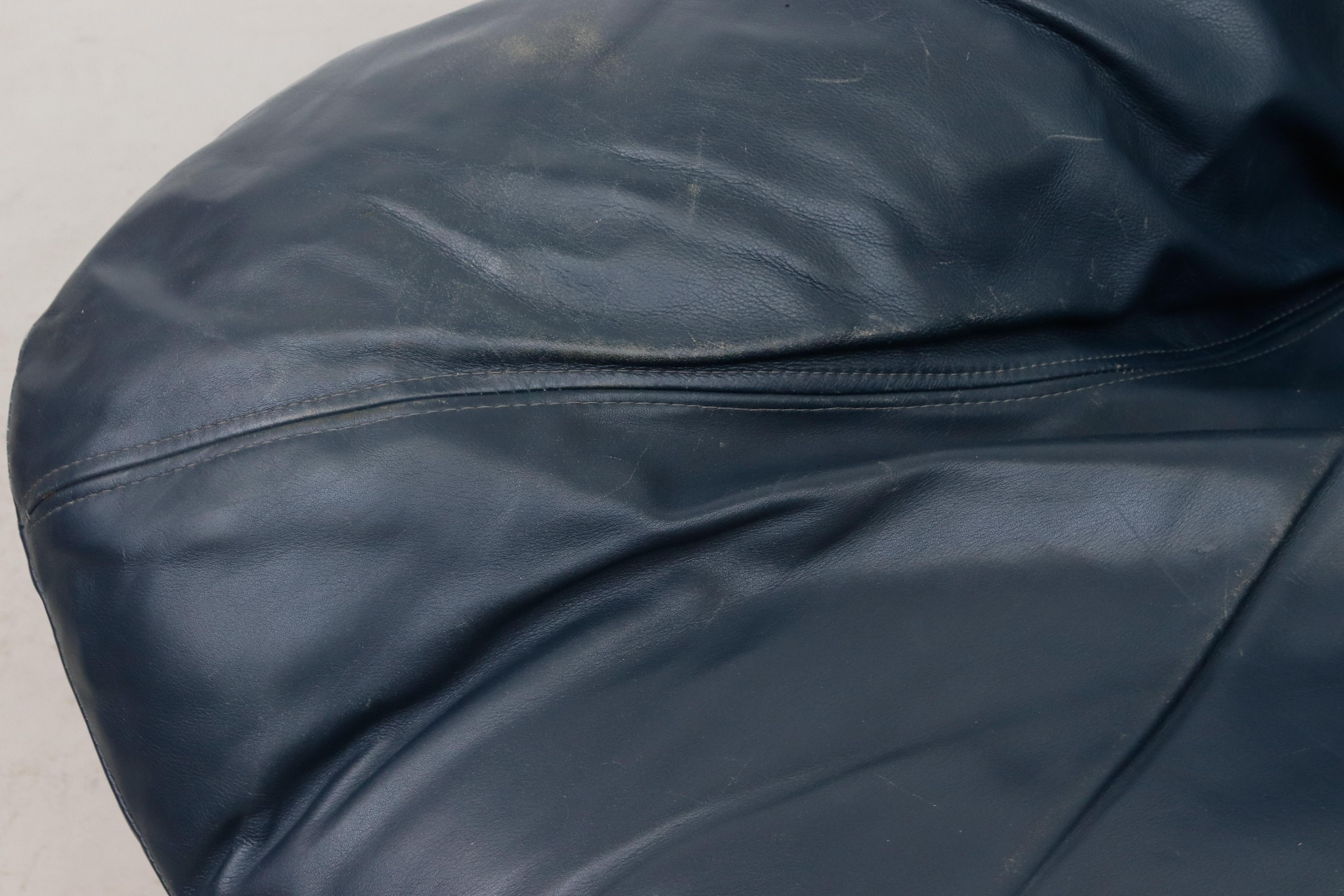 Leolux Blue Leather Bucket Loveseat In Good Condition In Los Angeles, CA