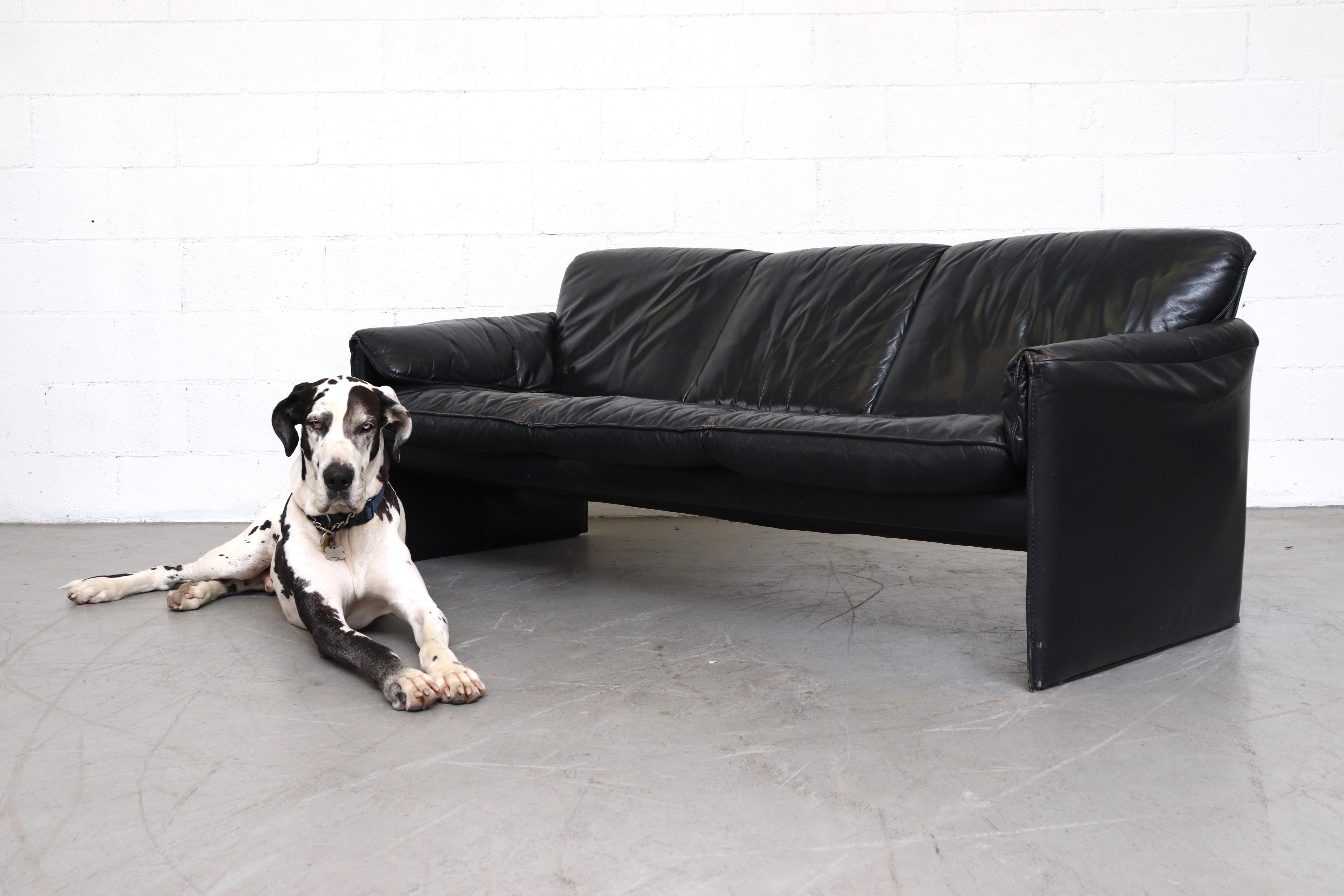 Handsome black leather 'Bora Bora' 3-seat sofa by Leolux. In good original condition with visible wear and minimal scratching.