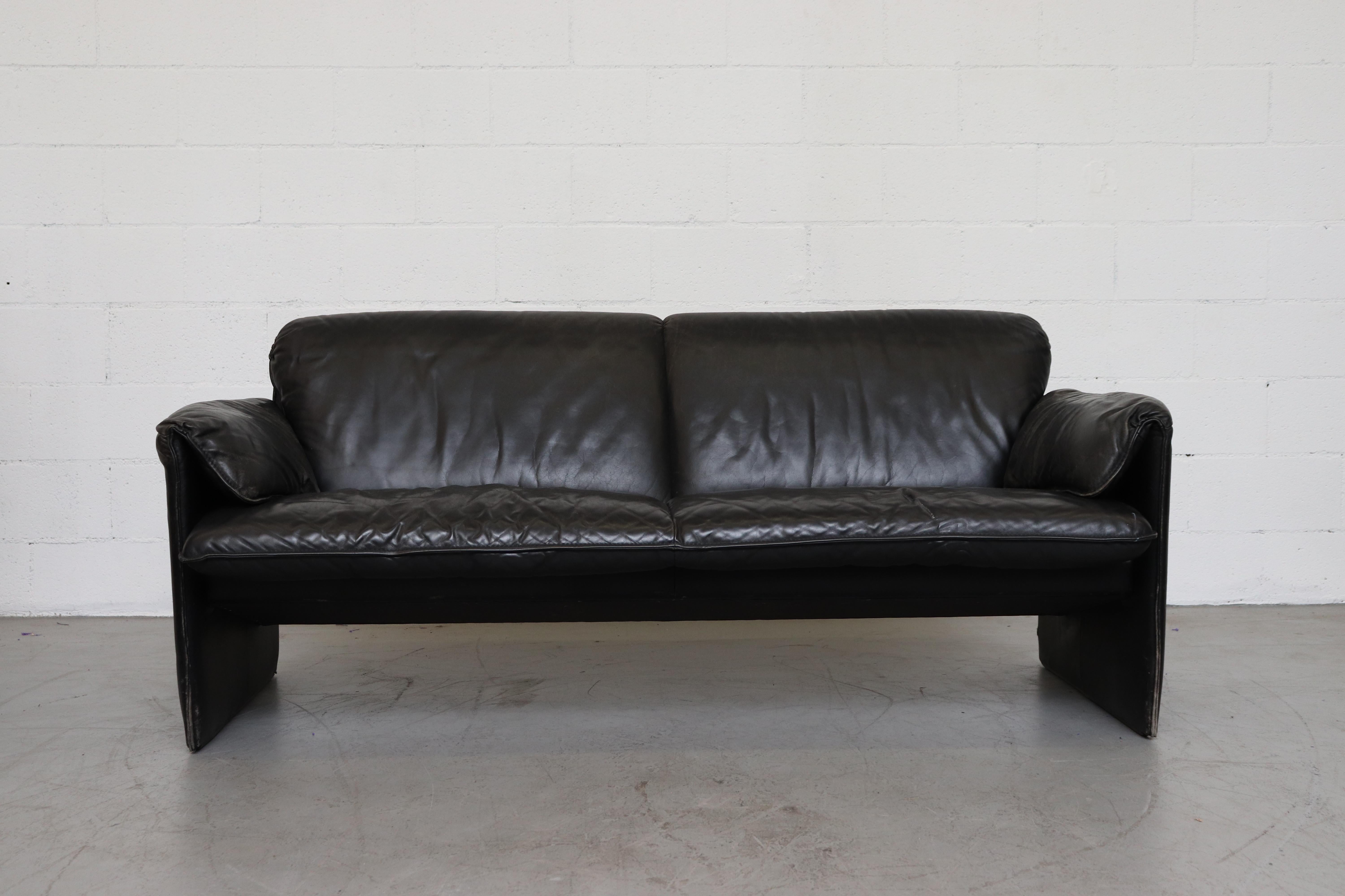 Gorgeous black leather 'Bora Bora' 2-seat sofa by Leolux. In original condition with visible signs of wear.