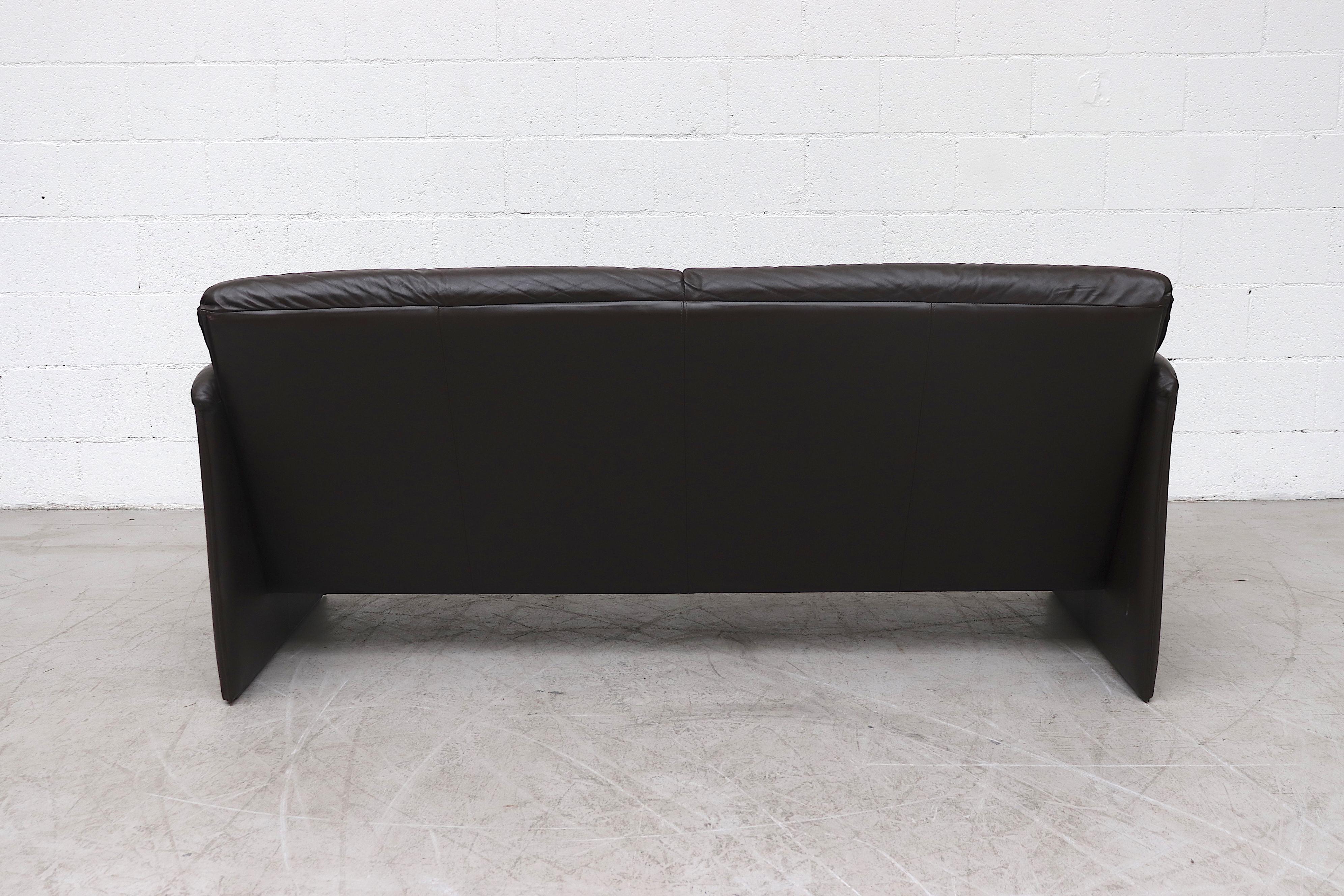 Leolux 'Bora Bora' Mocha Leather Sofa In Good Condition In Los Angeles, CA