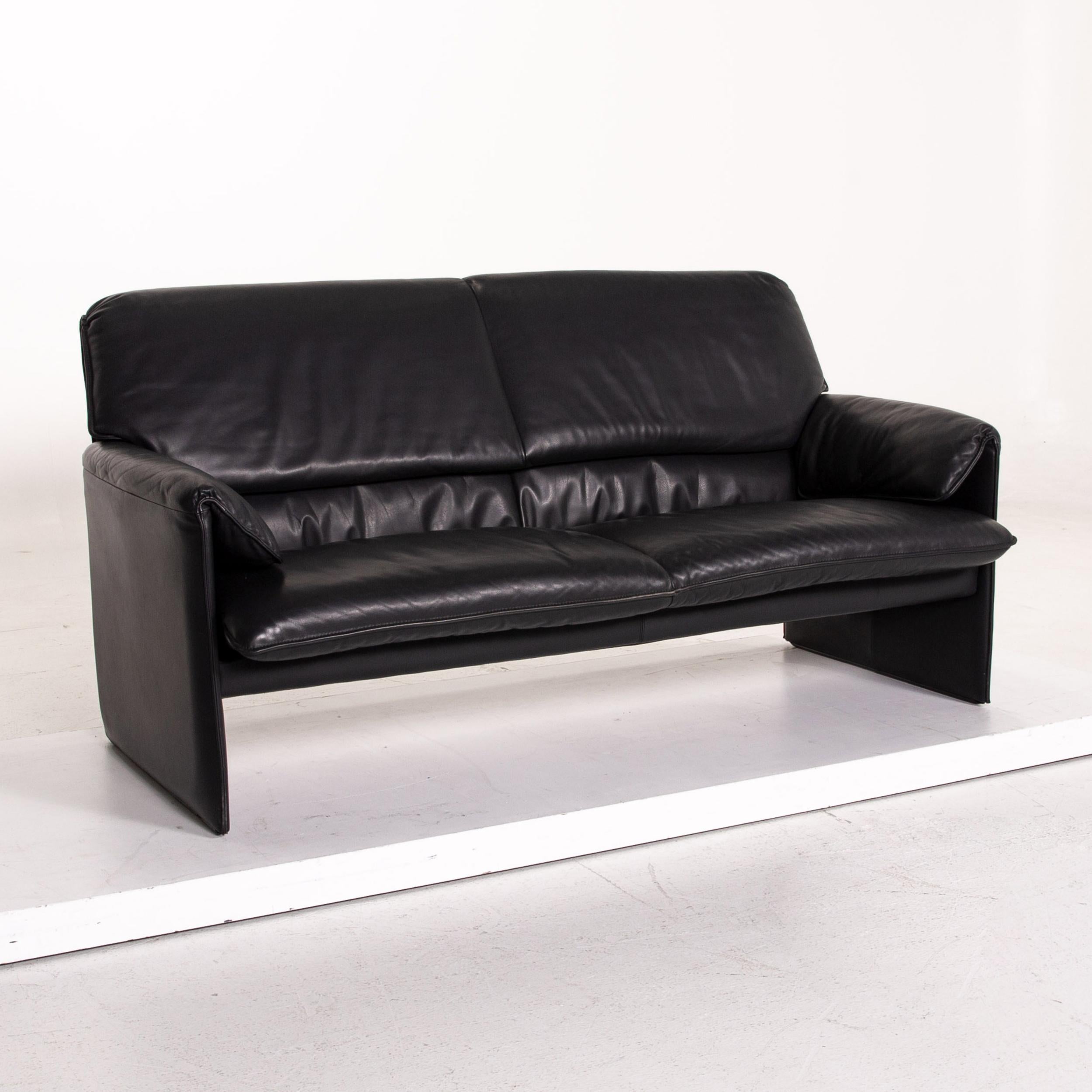 Leolux Bora Leather Sofa Black Two-Seat Couch In Good Condition For Sale In Cologne, DE