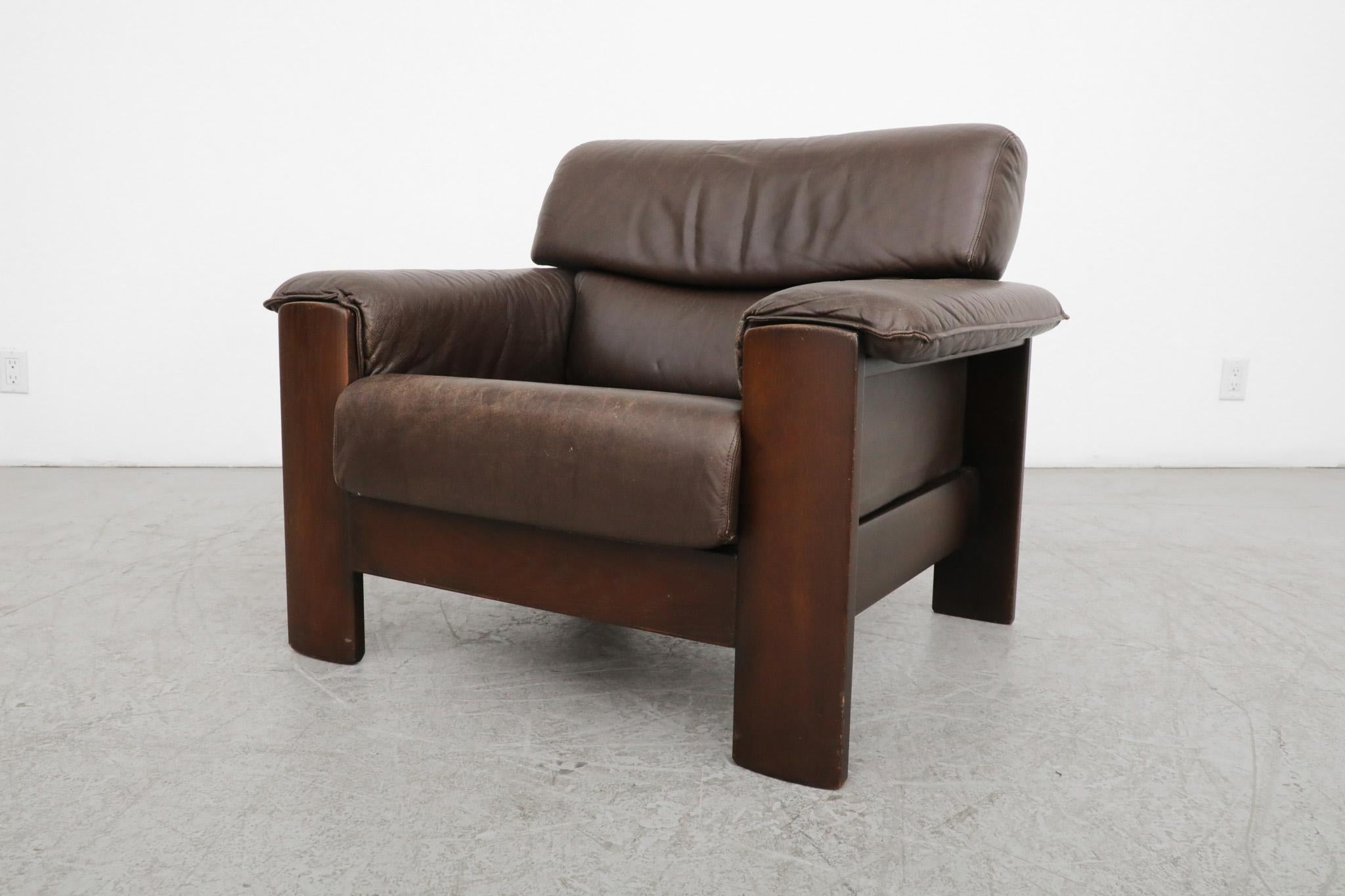1960's Leolux Brown Leather Lounge Chair with Dark Stained Oak Frame For Sale 5