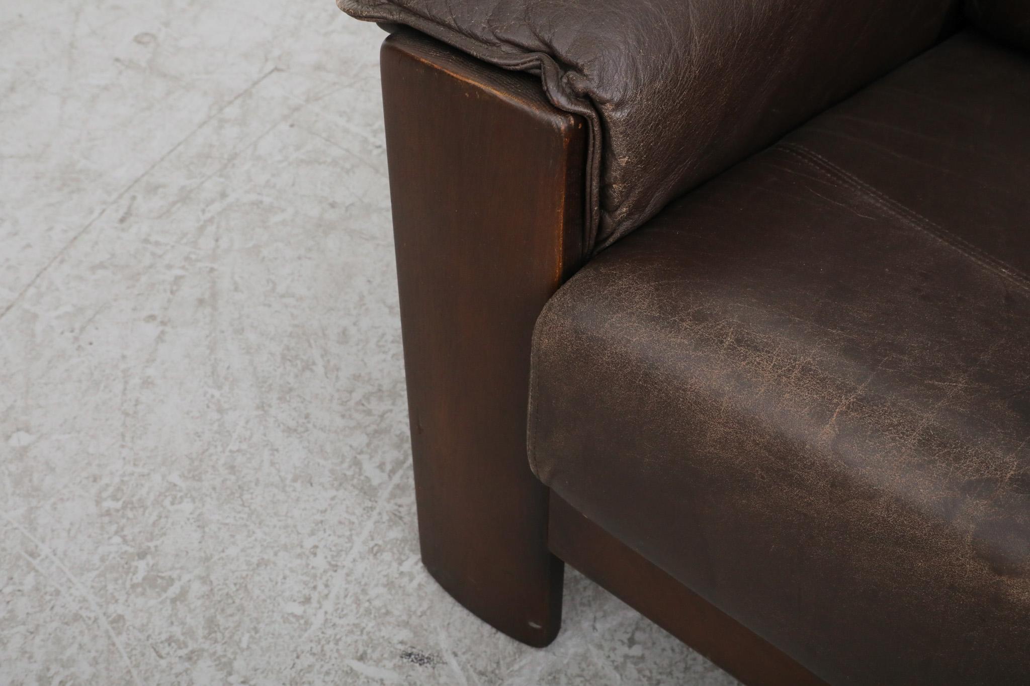 1960's Leolux Brown Leather Lounge Chair with Dark Stained Oak Frame For Sale 10