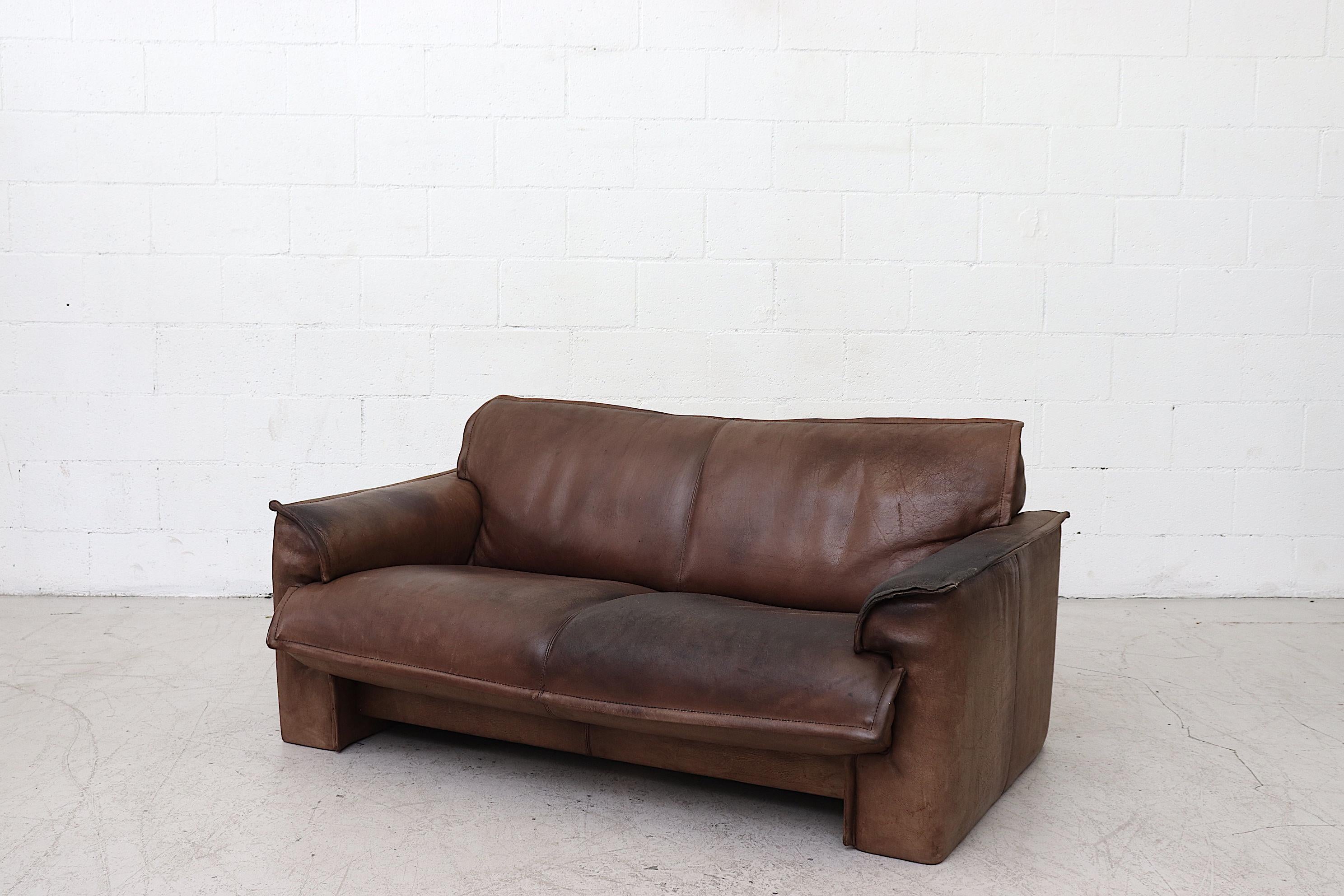 Mid-Century Modern Well worn Leolux Buffalo Leather Love Seat