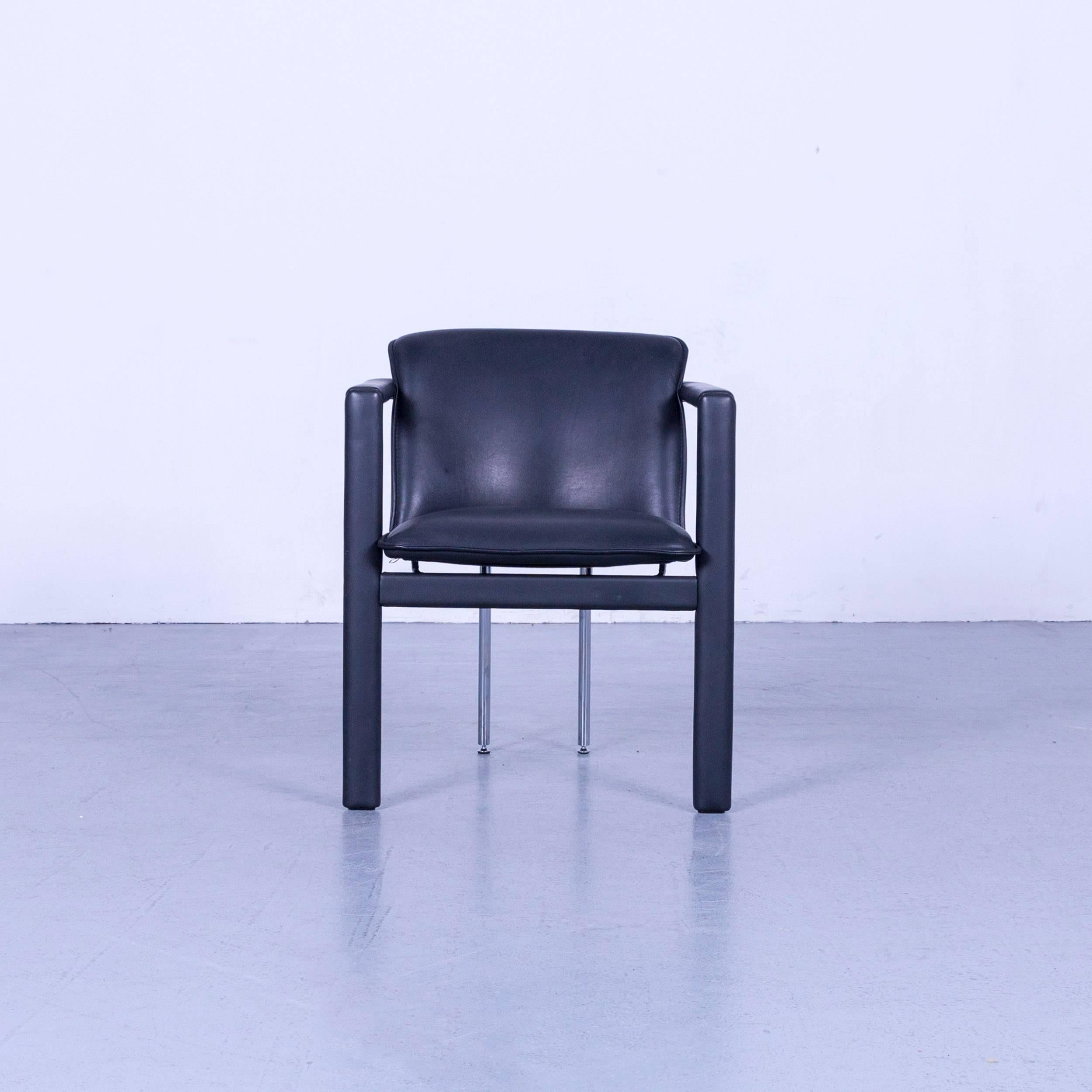We bring to you an Leolux Cachucha leather armchair black one-seat.














 