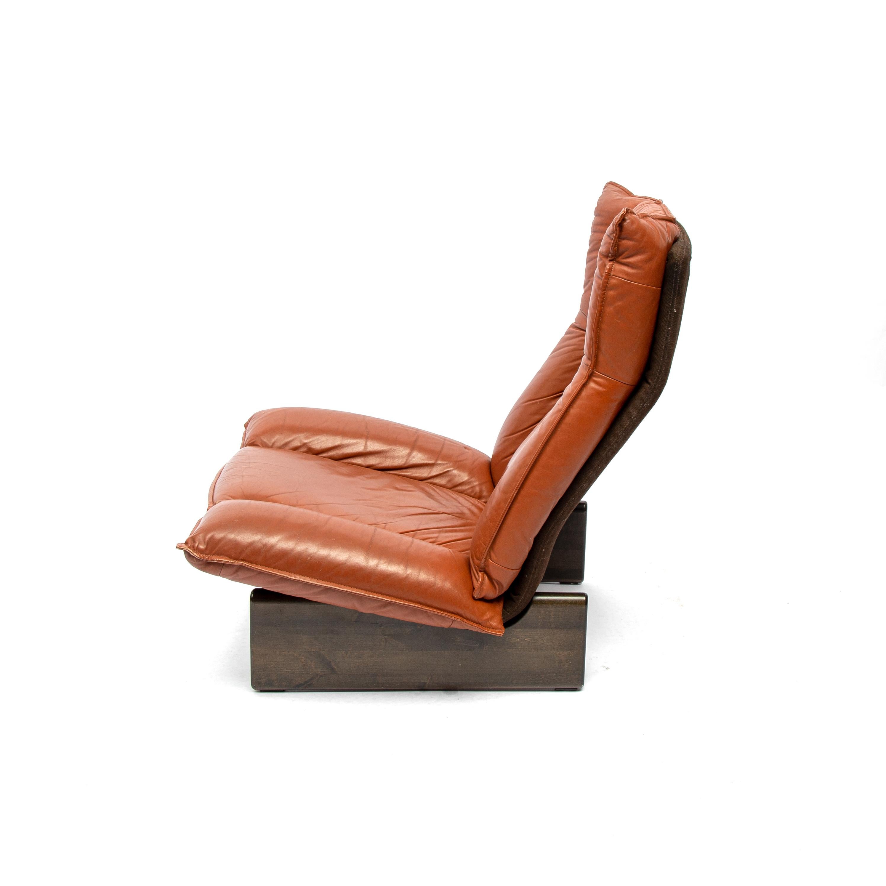 Cognac Leolux Leather And Wood Lounge Chair, Dutch Modern, 1970s In Good Condition In Hilversum, NL