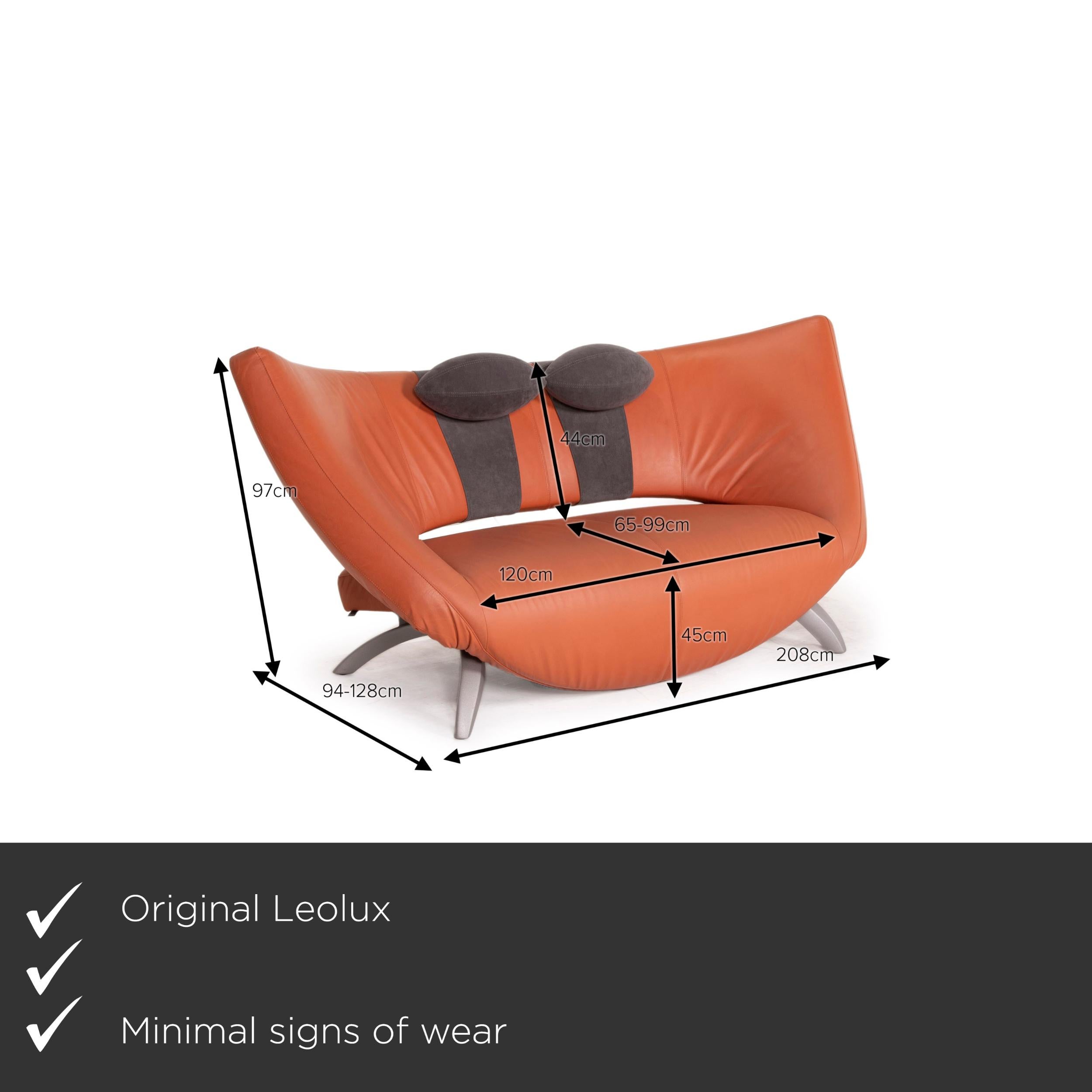 We present to you a Leolux Danaide Orange leather sofa two-seater electrical function.
 

 Product measurements in centimeters:
 

Depth: 94
Width: 208
Height: 97
Seat height: 44
Seat depth: 65
Seat width: 120
Back height: 45.

 