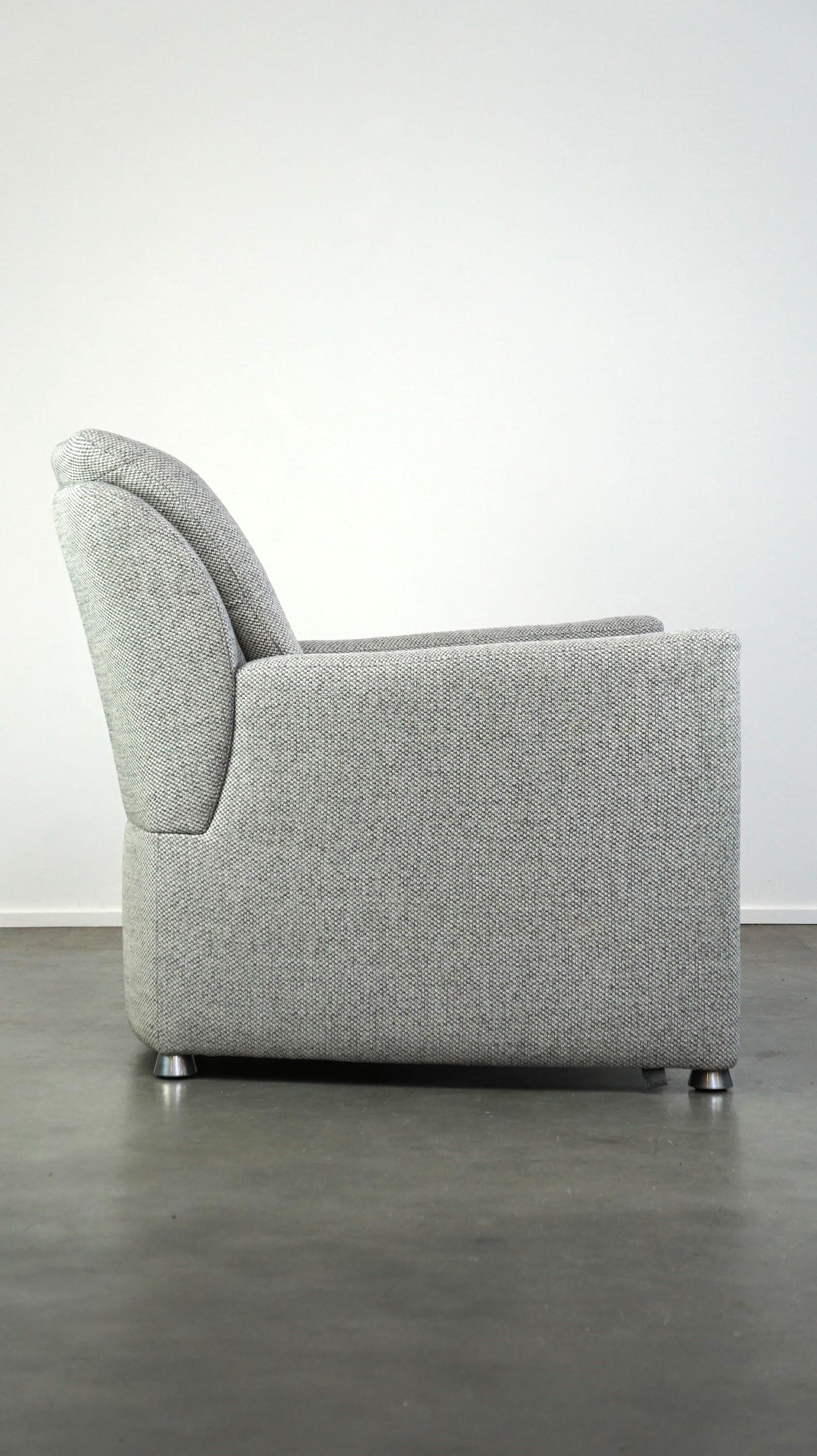 Poltrona di design Leolux, modello Fidamigo, in un bellissimo tessuto grigio spesso In condizioni buone in vendita a Harderwijk, NL