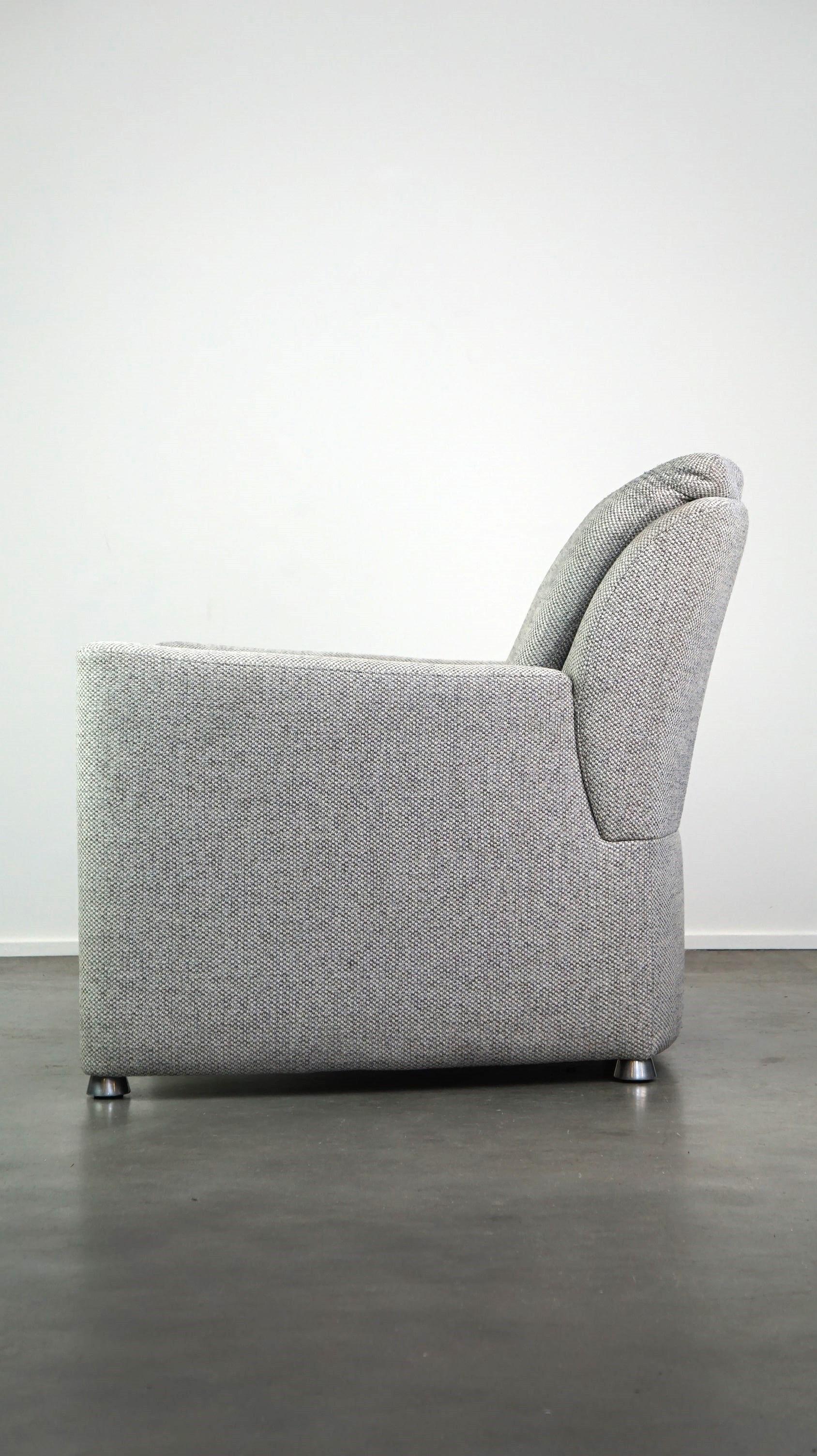 Tessuto Poltrona di design Leolux, modello Fidamigo, in un bellissimo tessuto grigio spesso in vendita