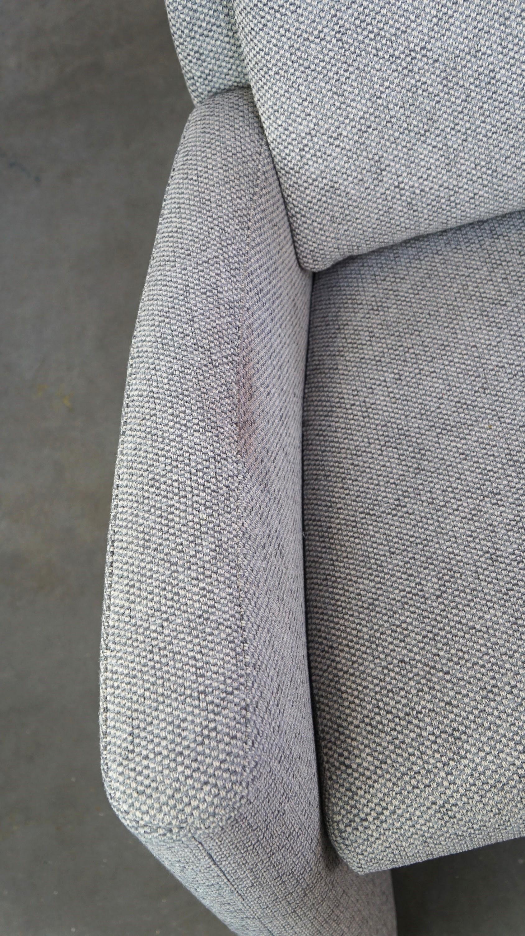 Poltrona di design Leolux, modello Fidamigo, in un bellissimo tessuto grigio spesso in vendita 2