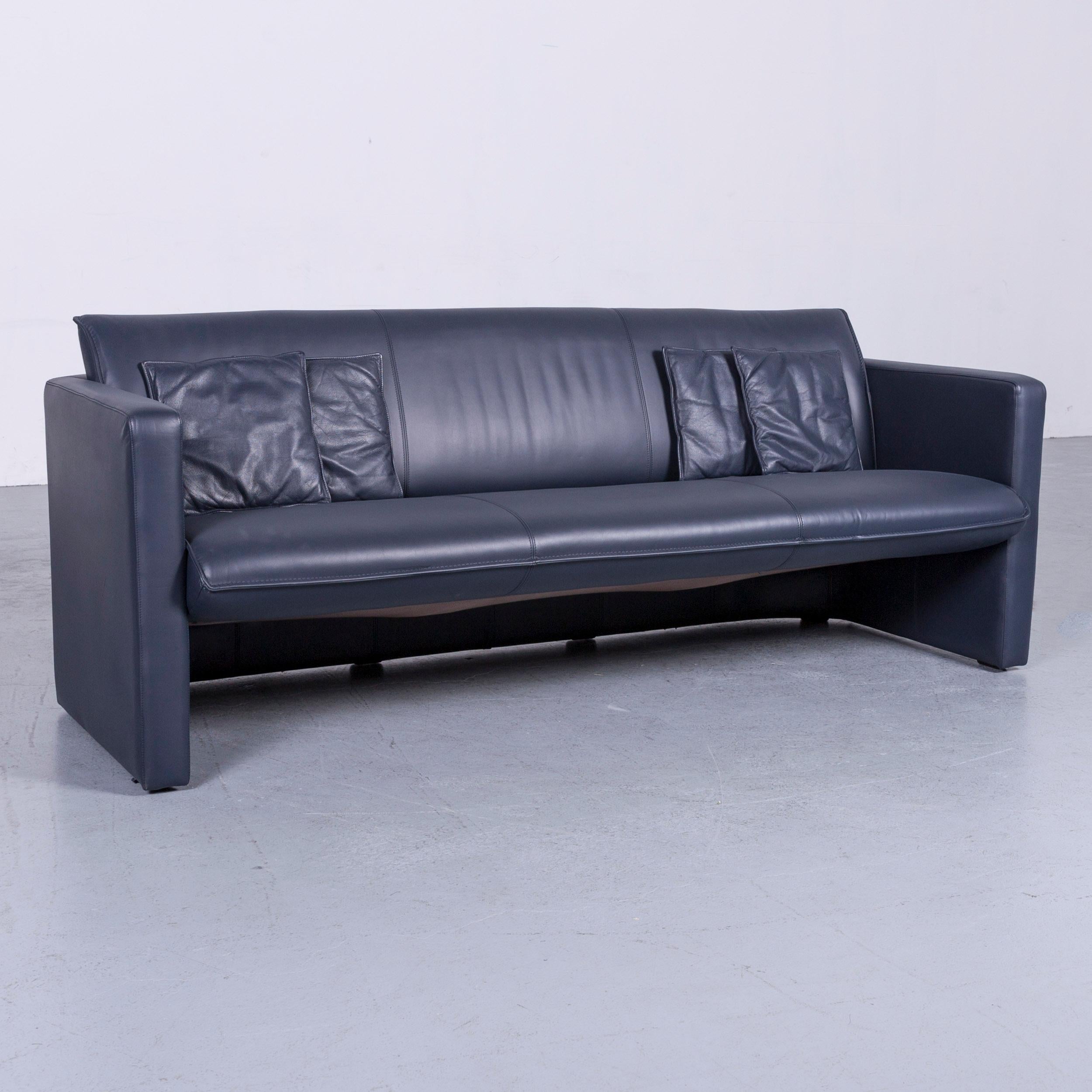 We bring to you a Leolux designer sofa leather blue two-seat couch modern.