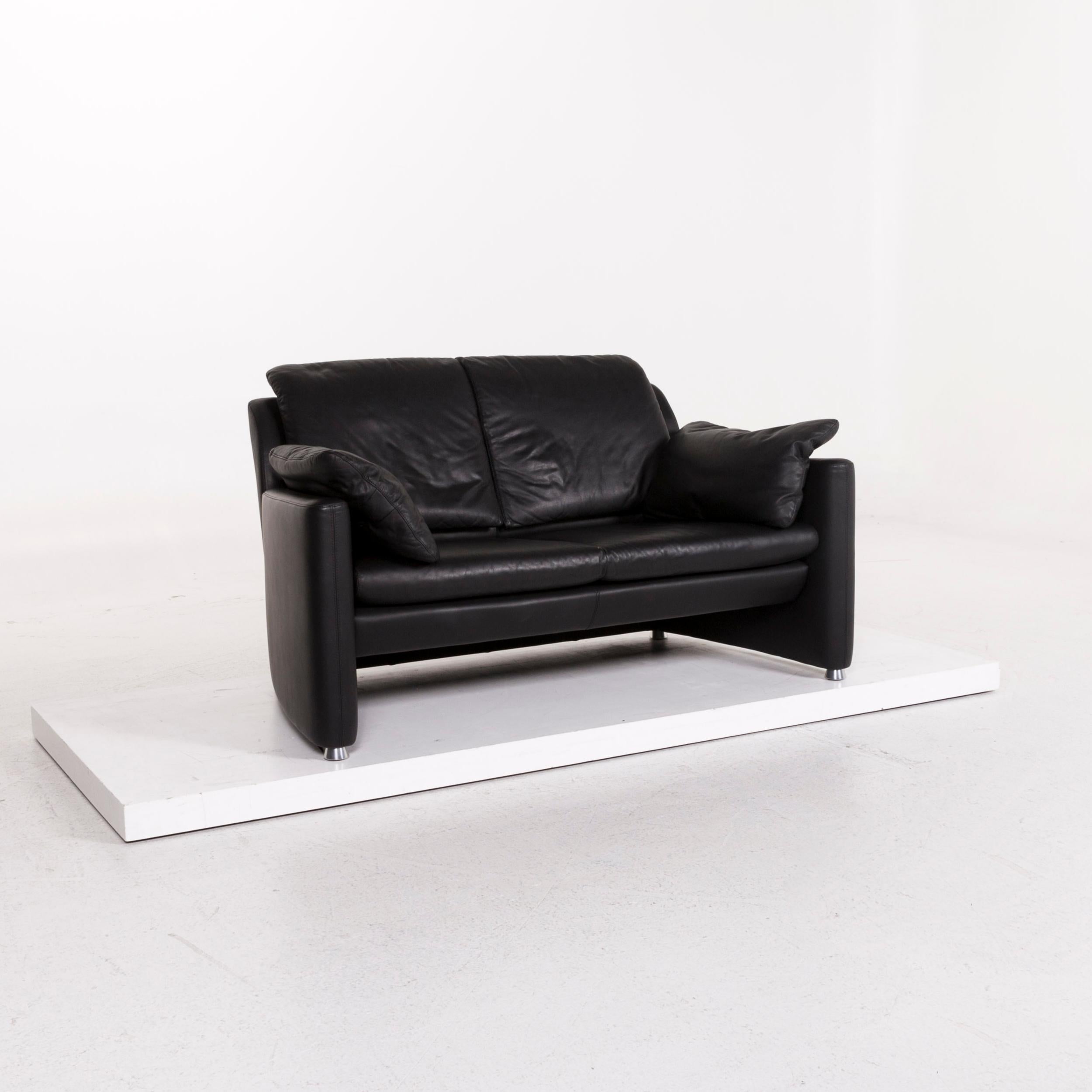 We bring to you a Leolux Fidamigo leather sofa black two-seat couch.

 

 Product measurements in centimeters:
 

Depth 94
Width 161
Height 88
Seat-height 44
Rest-height 66
Seat-depth 59
Seat-width 93
Back-height 47.